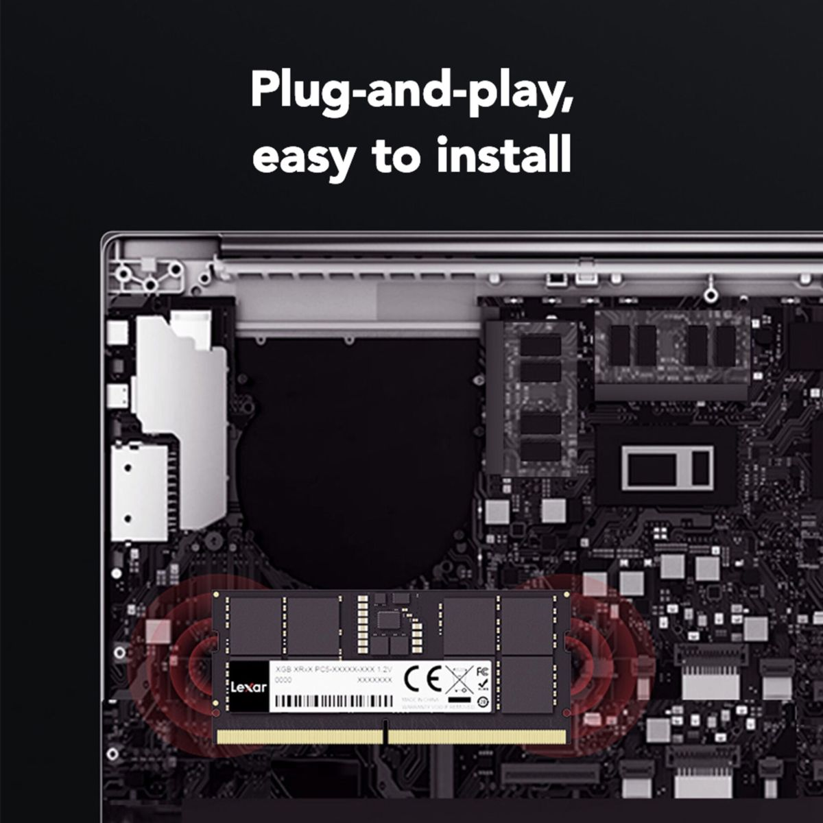 Modulo RAM Lexar installato sulla scheda madre di un laptop.