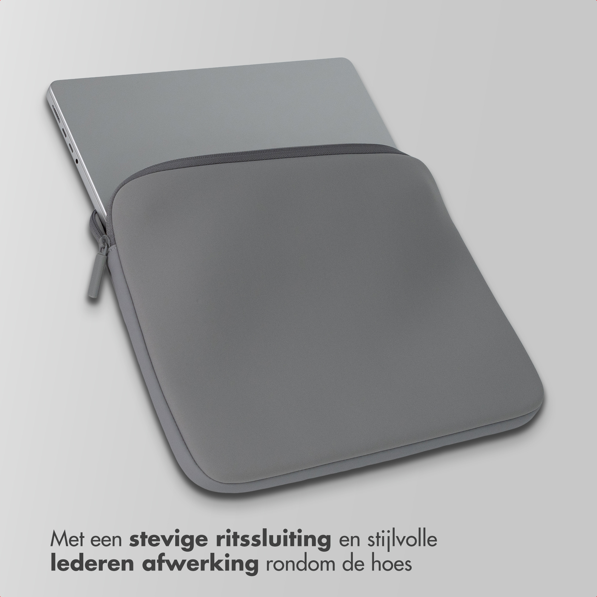 Eine graue Laptoptasche mit Reißverschluss enthält einen Laptop. Text am unteren Rand.