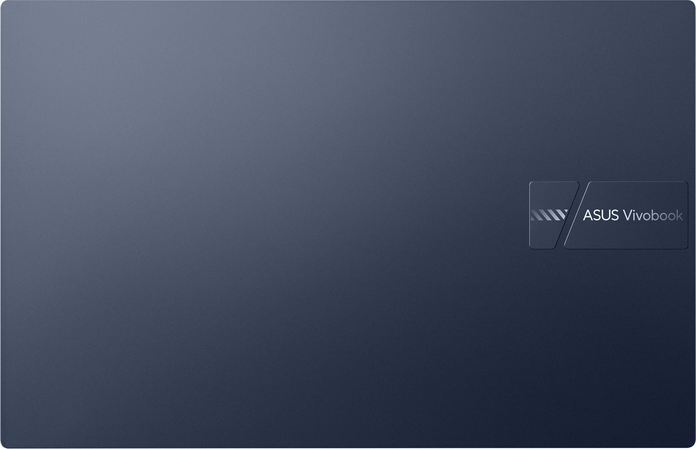 Tapa de portátil azul oscuro con una etiqueta con el logo plateado de Asus Vivobook a la derecha.