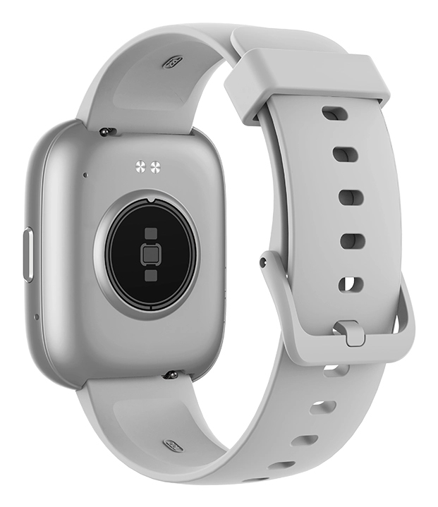 Srebrny smartwatch z szarym silikonowym paskiem, z czujnikami z tyłu, na białym tle.