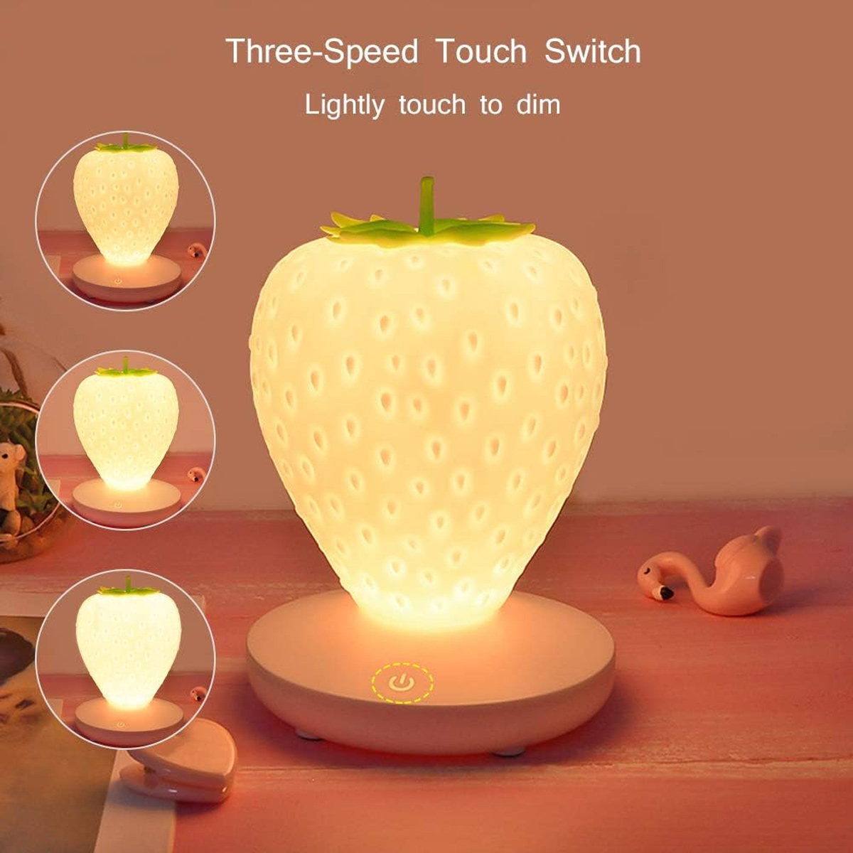 Eine erdbeerfÃ¶rmige Nachttischlampe leuchtet auf einem Tisch mit drei Helligkeitsstufen.