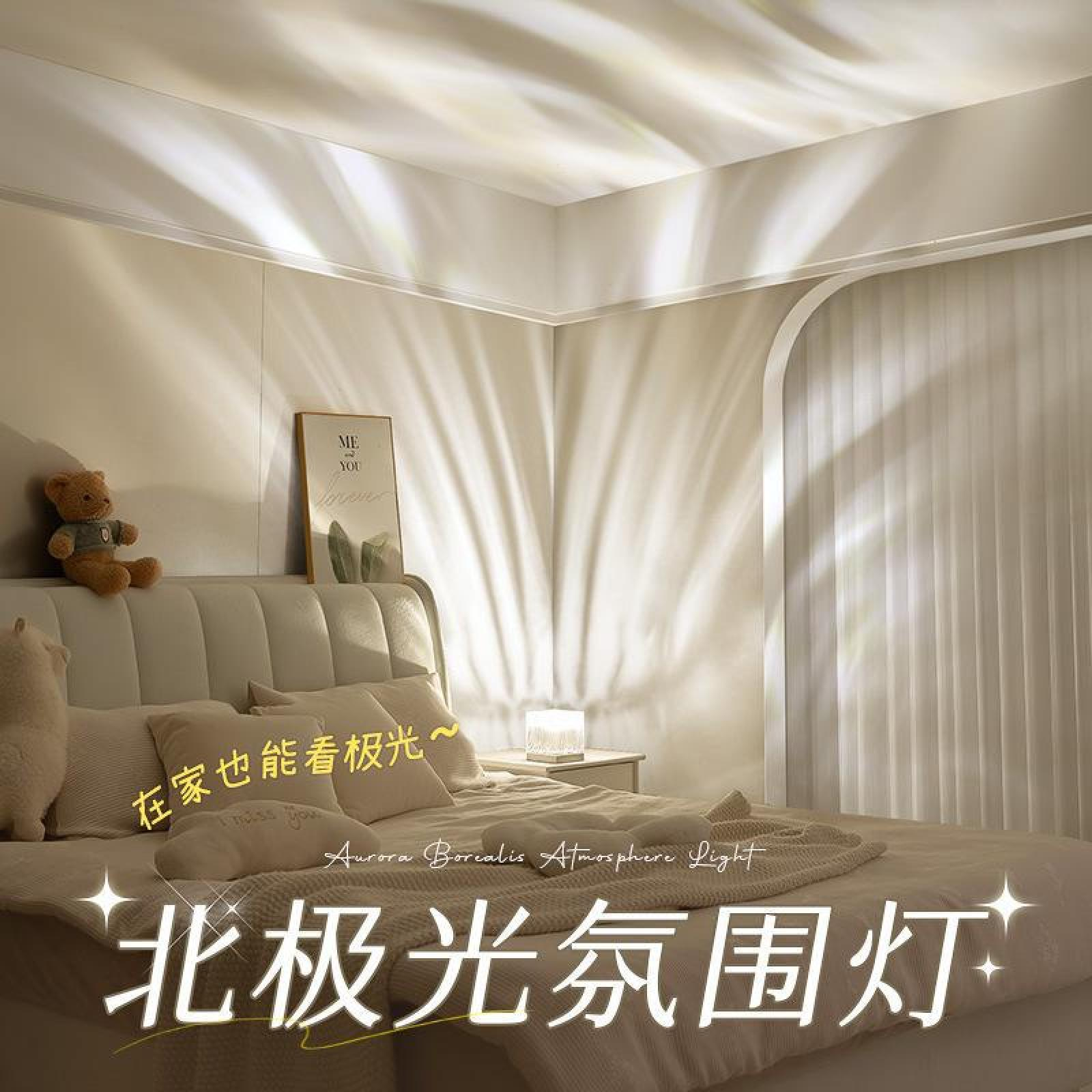 Ein gemütliches Schlafzimmer mit einer Lampe, die wellenartige Lichtmuster an Wand und Decke wirft.