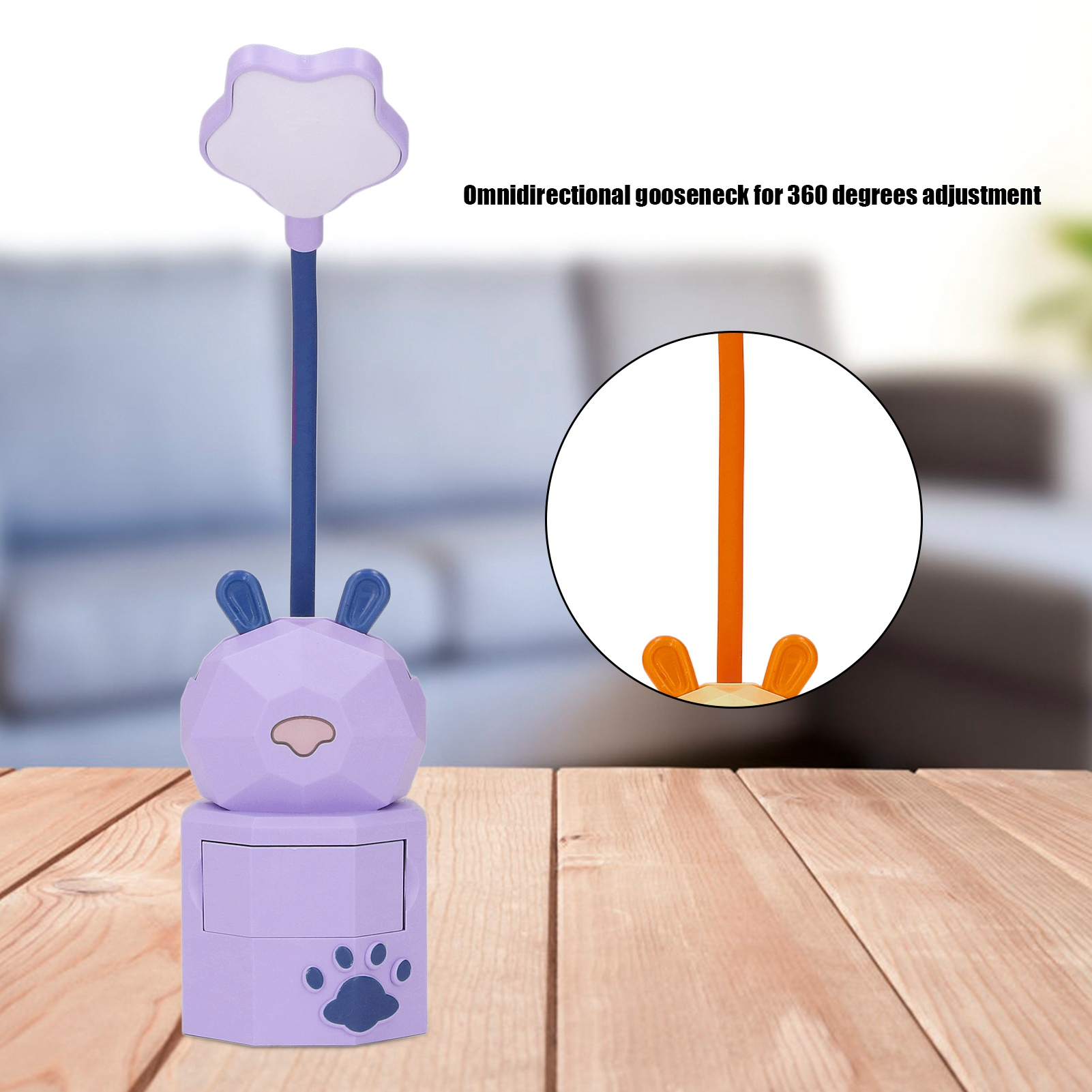 Eine violette Lampe mit biegsamem Hals steht auf einem Holztisch.