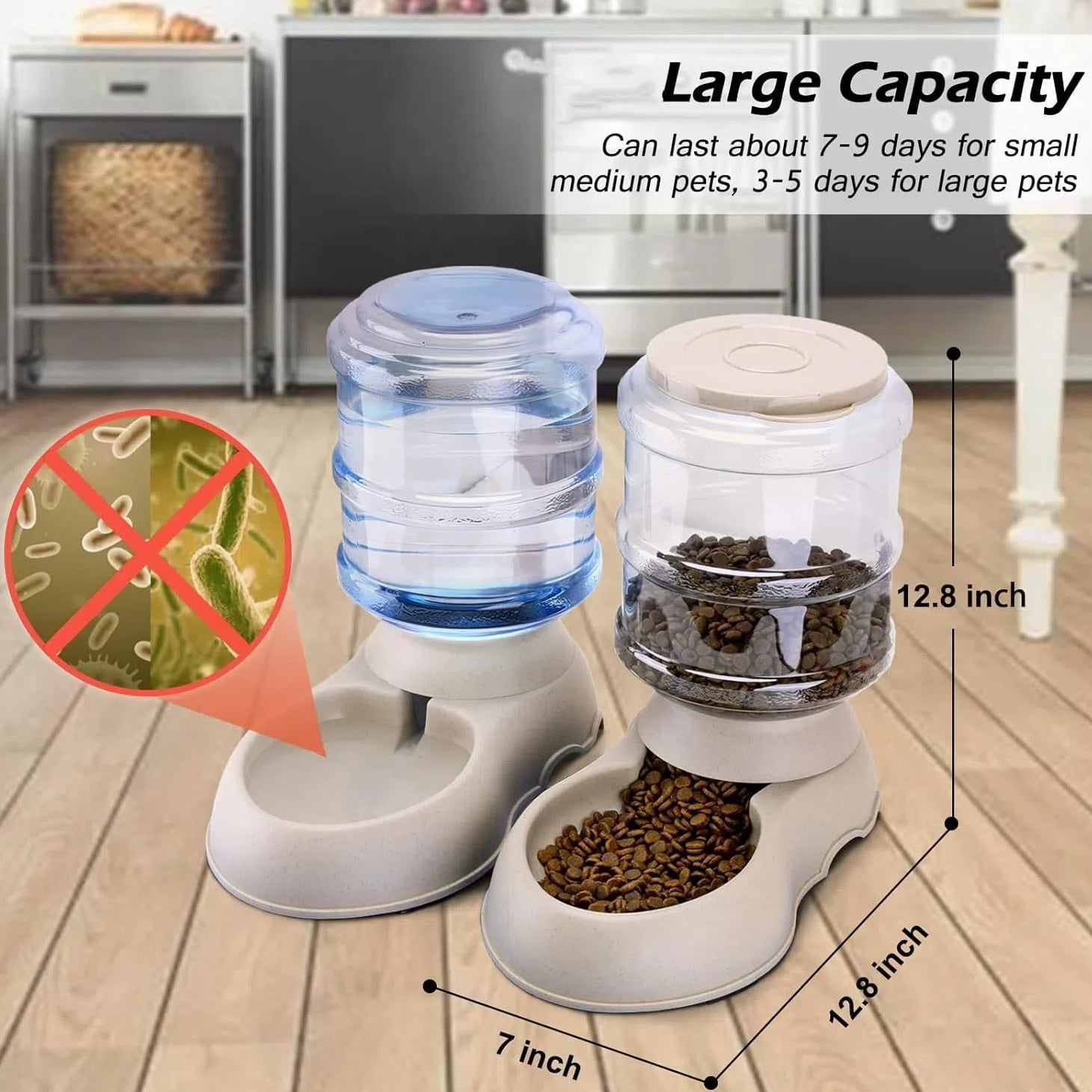 Zwei automatische Futter- und Wasserspender mit transparenten Behältern auf Holzfußboden.
