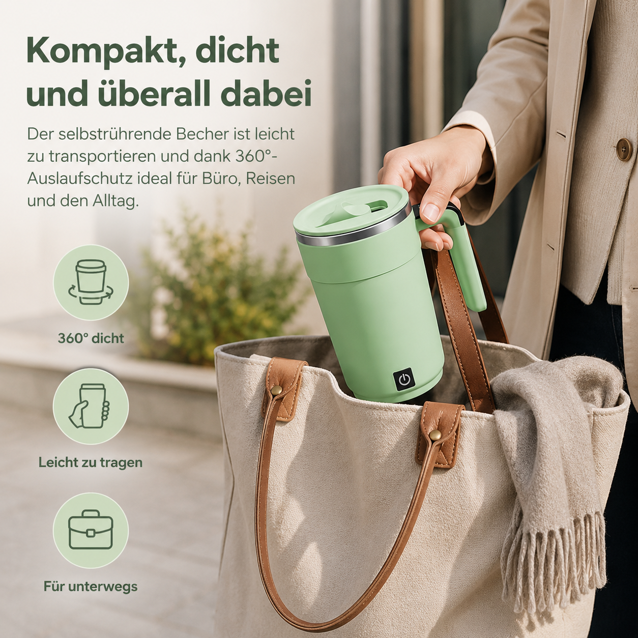 Eine Person hält einen grünen Becher mit Henkel über einer beigen Tasche, mit deutschem Text auf der linken Seite.