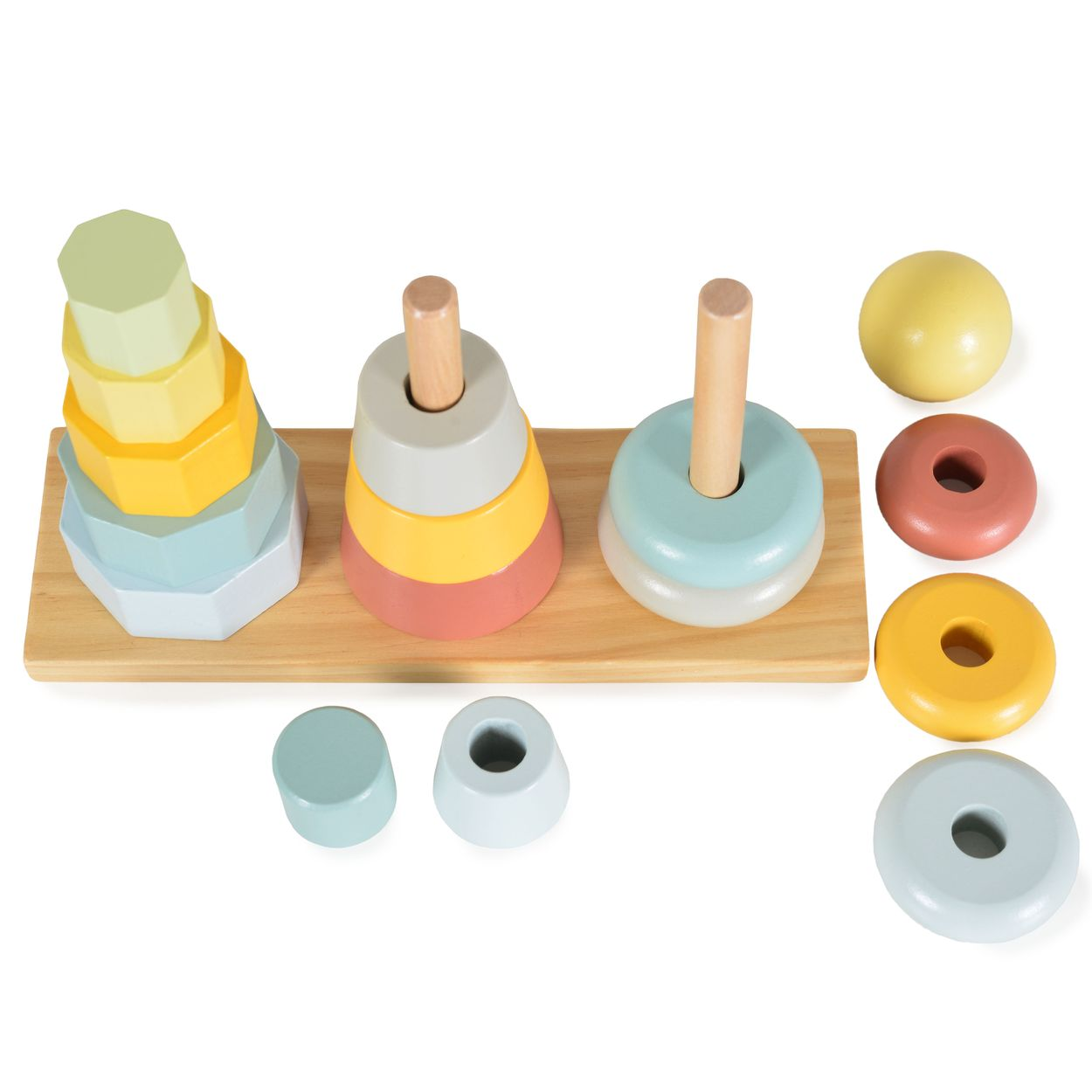 Ein hölzernes Steckspielzeug mit bunten, stapelbaren Formen und Ringen auf einer Holzbasis.