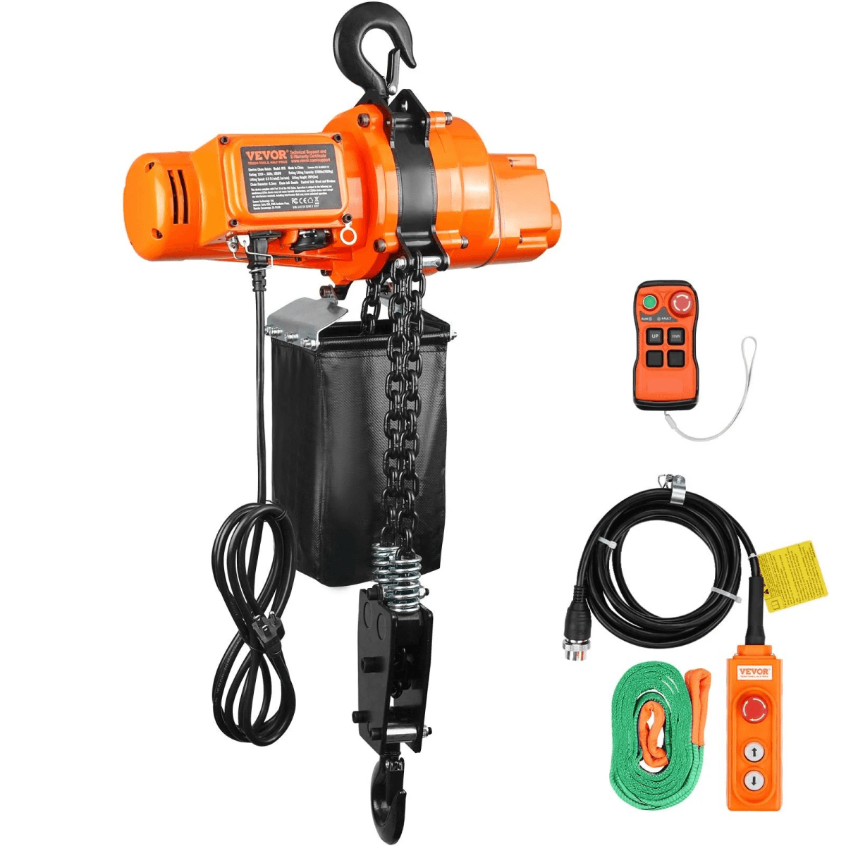 Un polipasto de cadena eléctrico naranja y negro con control remoto, cable de alimentación, bolsa y eslinga.