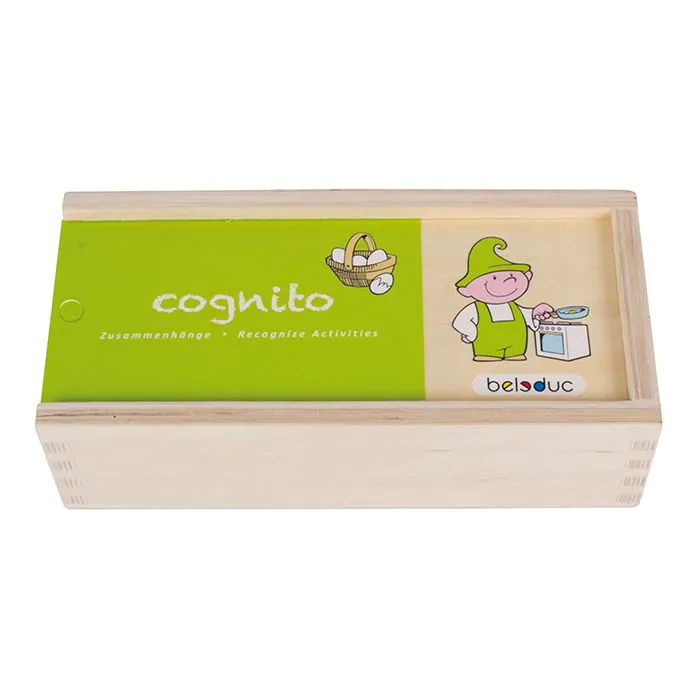 Caja de madera con tapa verde y clara, texto 'cognito', cesta de huevos y gnomo cocinando.
