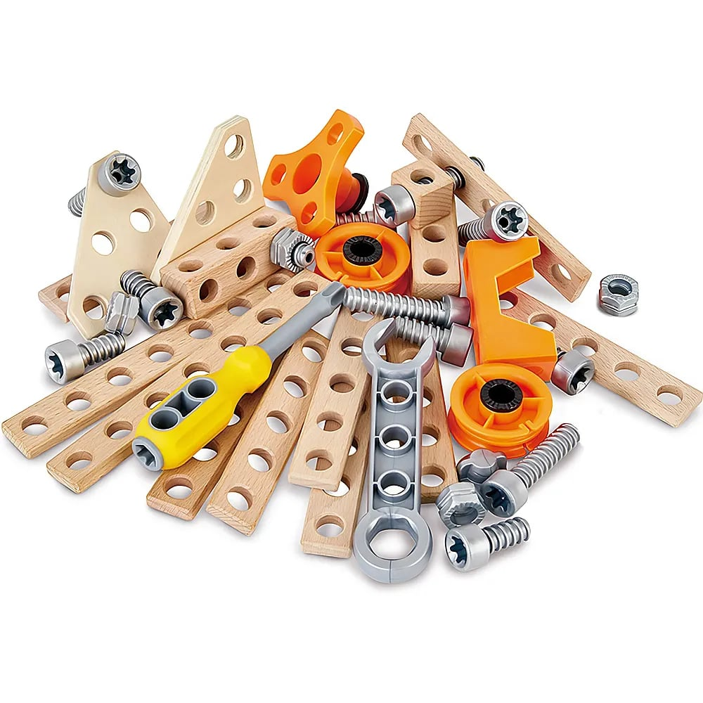 Ein Set aus Holzspielzeug mit Bauteilen, Schrauben, Muttern, einem Schraubenzieher und einem Schraubenschlüssel.