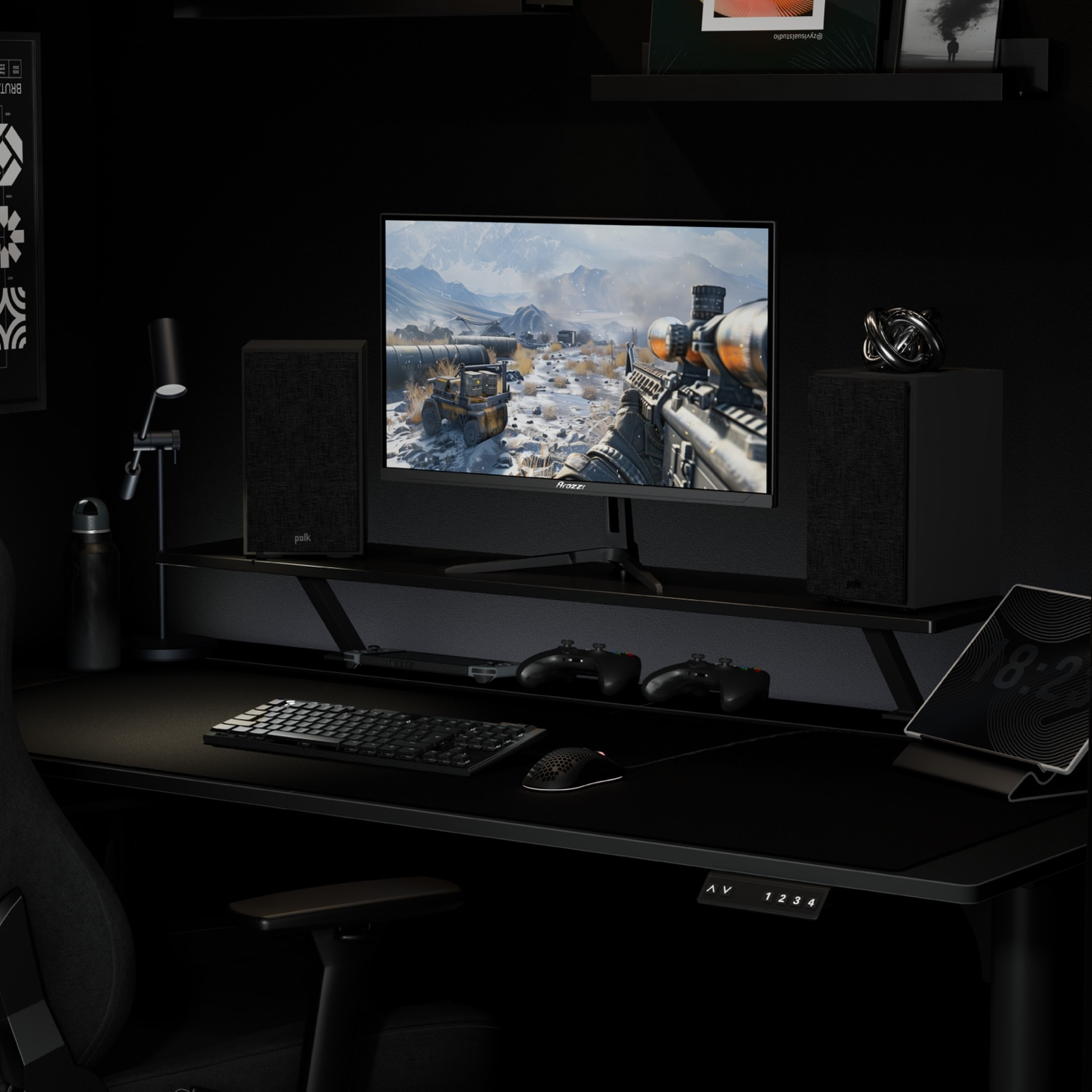 Una postazione di gioco scura con monitor, altoparlanti, tastiera, mouse e controller su una scrivania.