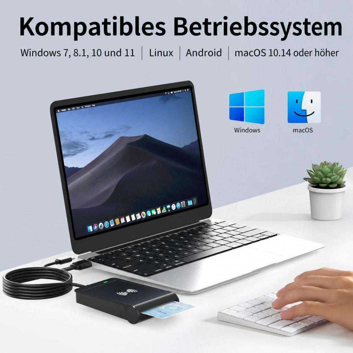 Ein silberner Laptop und eine externe Festplatte mit Karte auf einem weißen Schreibtisch neben einer kleinen Pflanze.