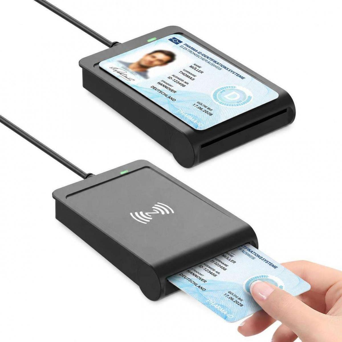 Zwei schwarze elektronische Kartenleser, in einen wird ein Ausweis gesteckt.
