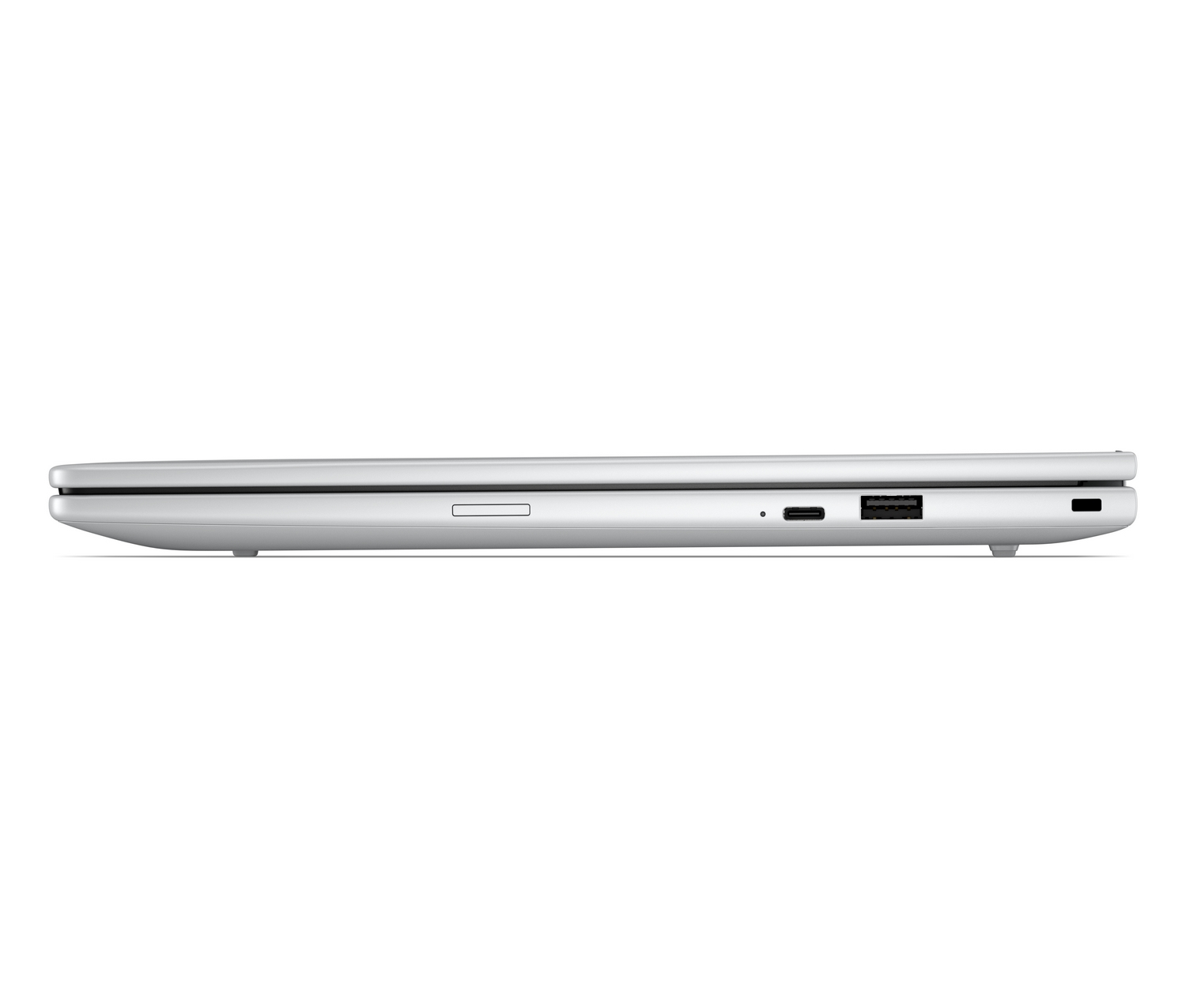 Vista laterale di un laptop argentato chiuso con porte USB-C, USB e uno slot di sicurezza su sfondo bianco.