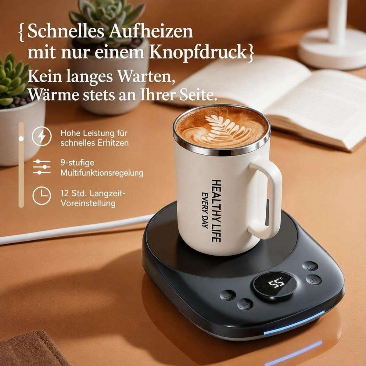 Eine weiße Tasse Kaffee auf einem intelligenten, schwarzen Becherwärmer mit digitaler Temperaturanzeige.