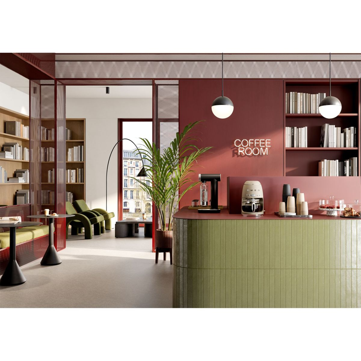 Yeşil tezgahlı, kitaplıklı, bitkili ve kırmızı duvarlı modern bir kahve odası.