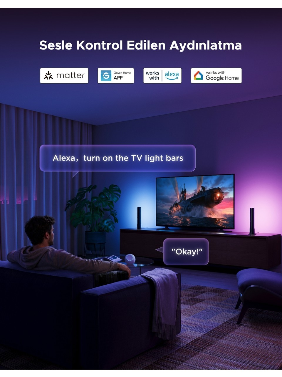 Mor aydınlatmalı oturma odasında kanepedeki bir adam Alexa ile ses kontrolü yaparak TV ışık çubuklarını açıyor.