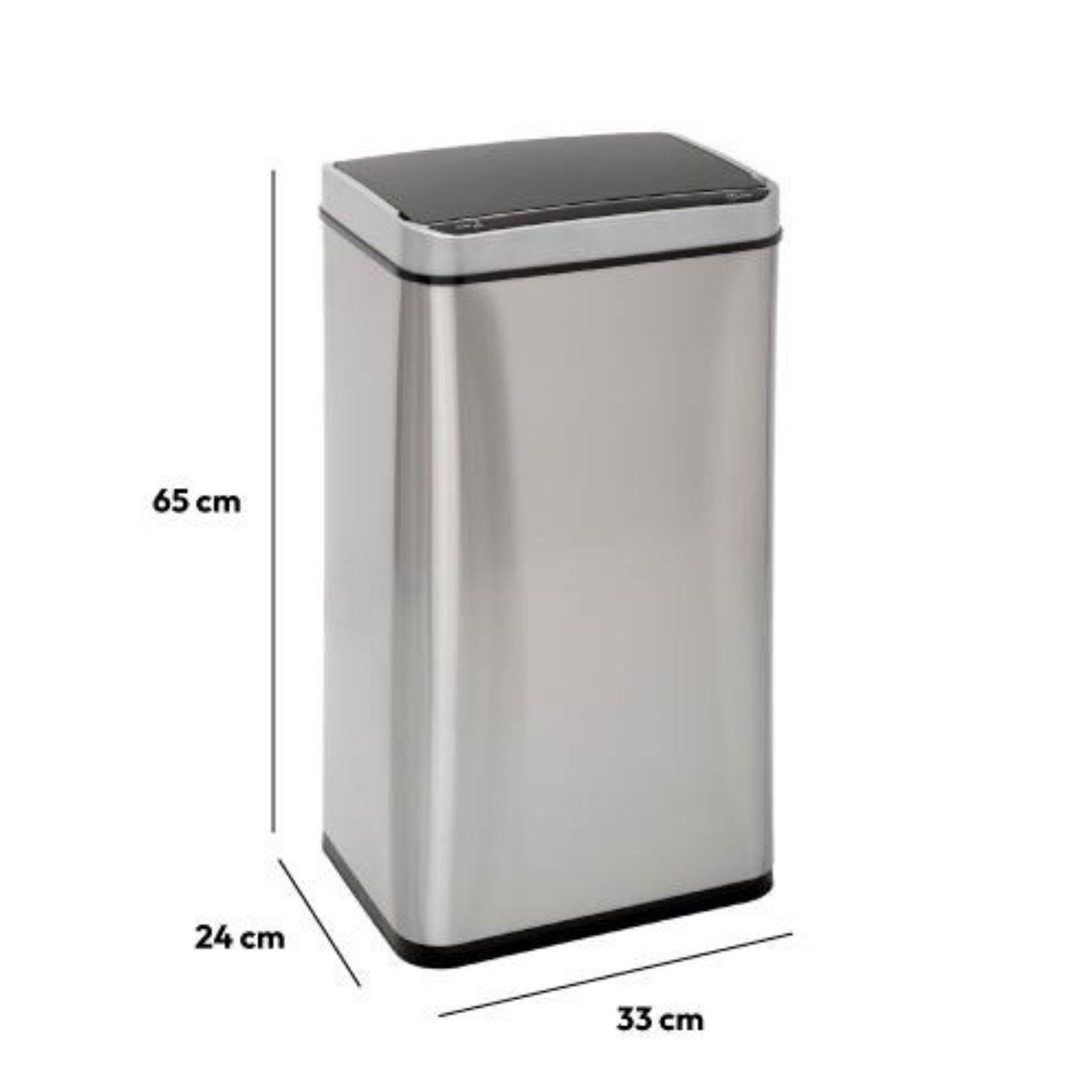 Siyah kapaklı paslanmaz çelik çöp kutusu, beyaz arka planda 65 cm yükseklik, 33 cm genişlik ve 24 cm derinlikte.