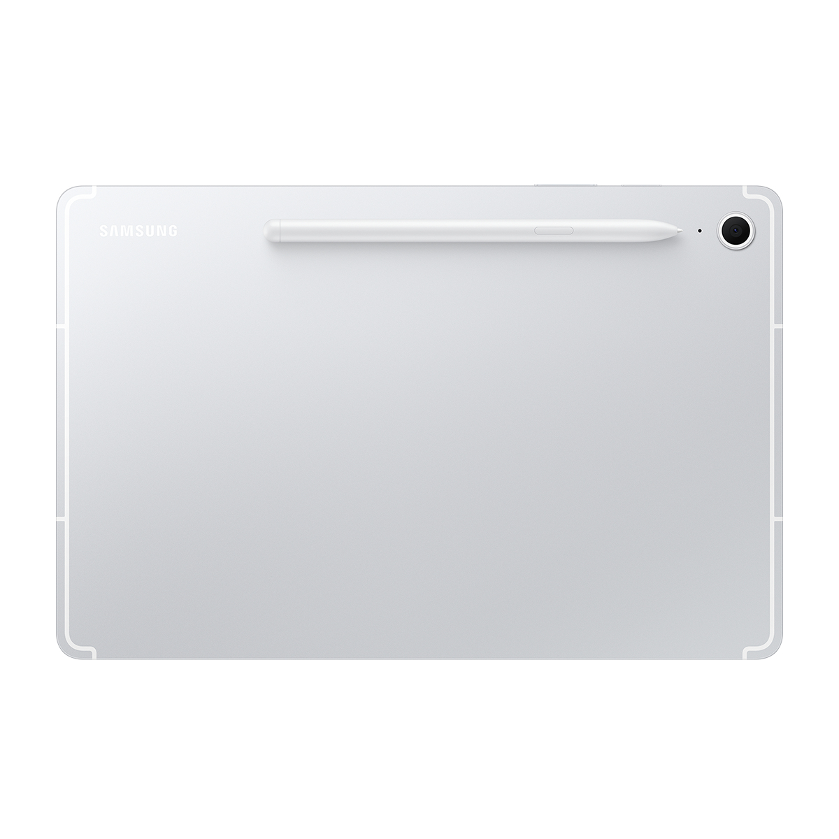 Manyetik olarak takılmış beyaz bir kalem ve kameraya sahip gümüş rengi bir Samsung tabletin arkası.