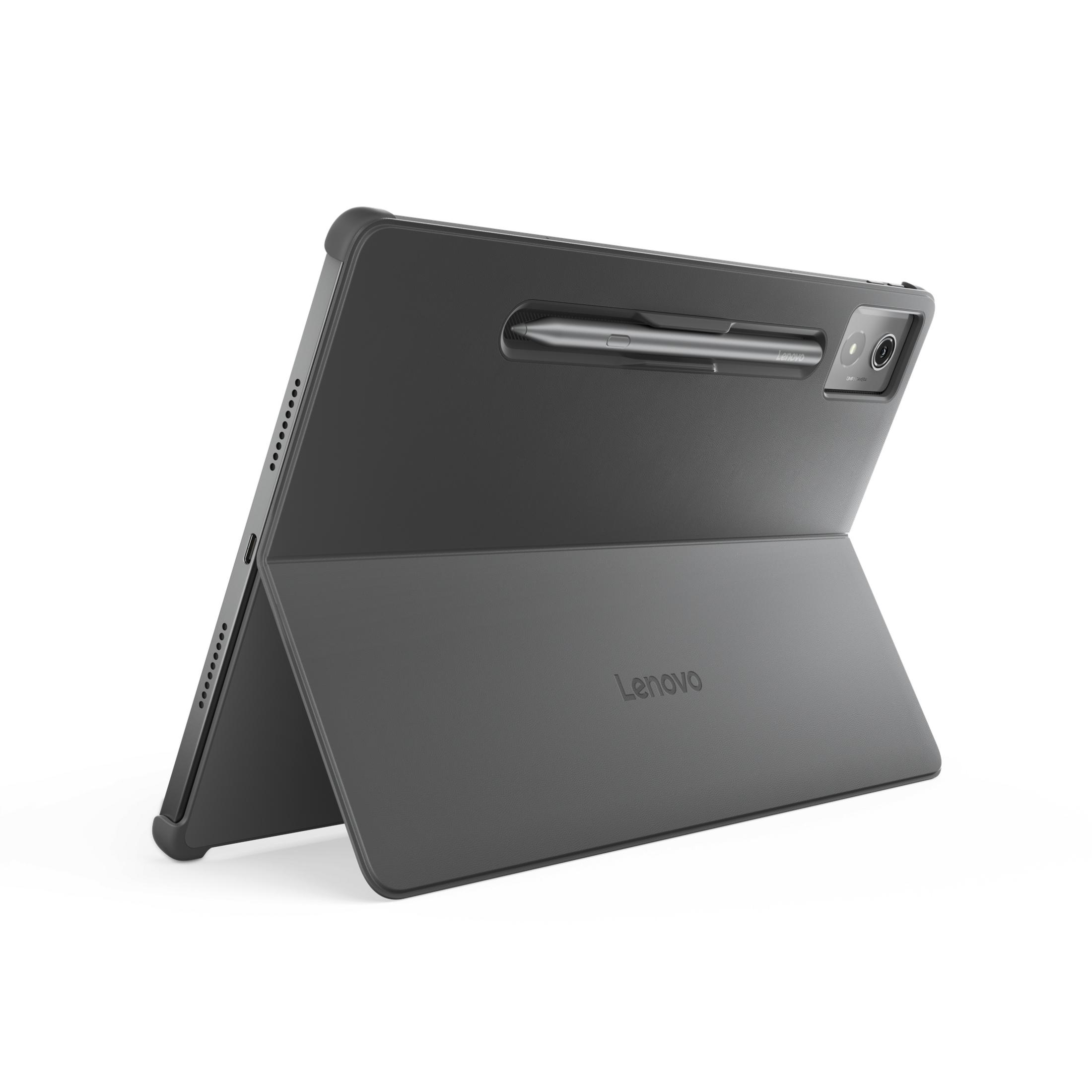 Beyaz arka planda kılıf ve kalem bulunan koyu gri Lenovo tablet.