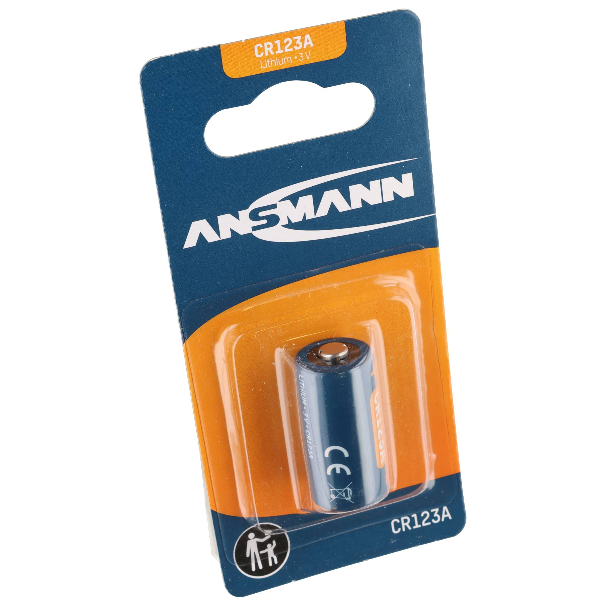Eine Ansmann CR123A Lithium-Batterie in ihrer blau-orangen Verpackung.