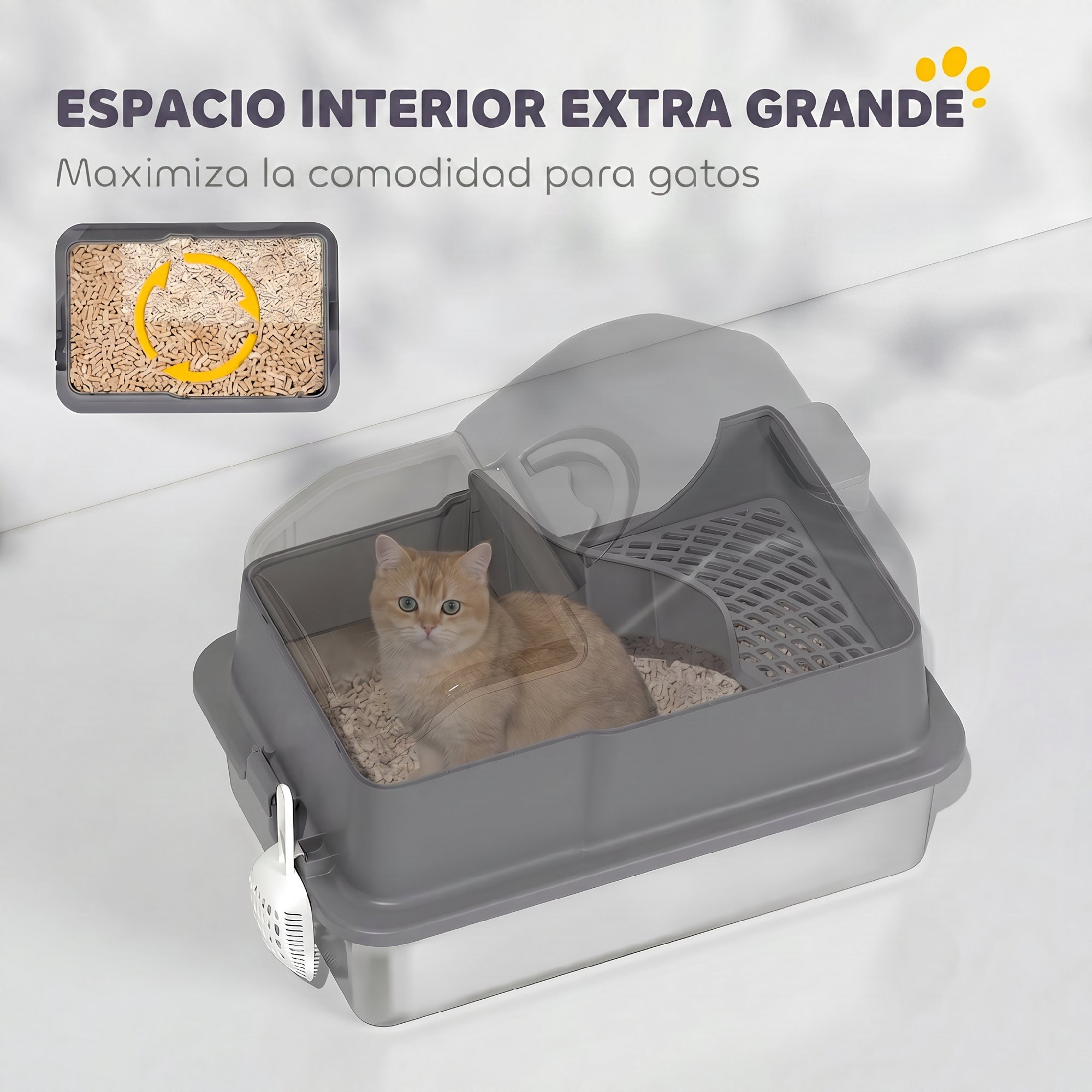 Un gato naranja dentro de un arenero gris con arena de madera y una pala pequeña.