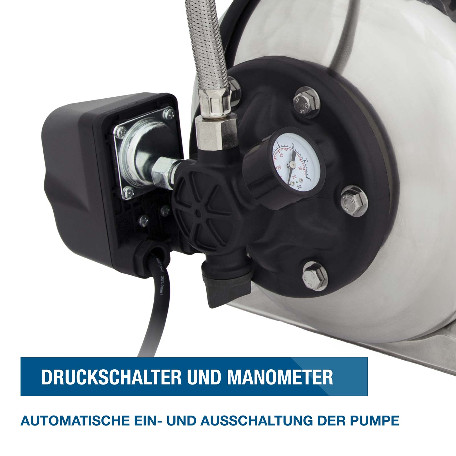 Nahaufnahme eines Druckschalters und Manometers an einer Edelstahlpumpe mit einem Panzerschlauch.