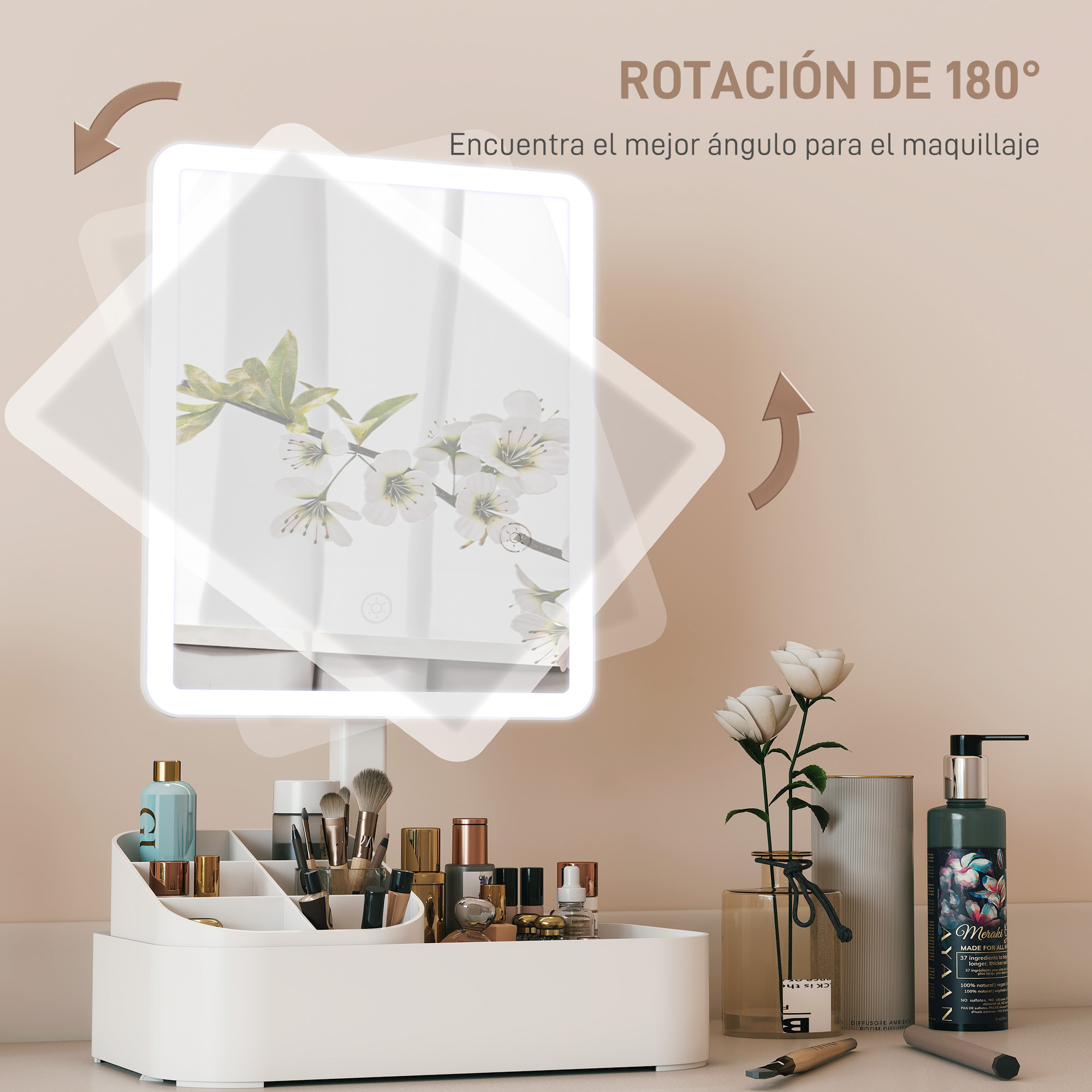Espejo de maquillaje con luz y rotación de 180 grados, sobre un organizador con brochas y frascos.