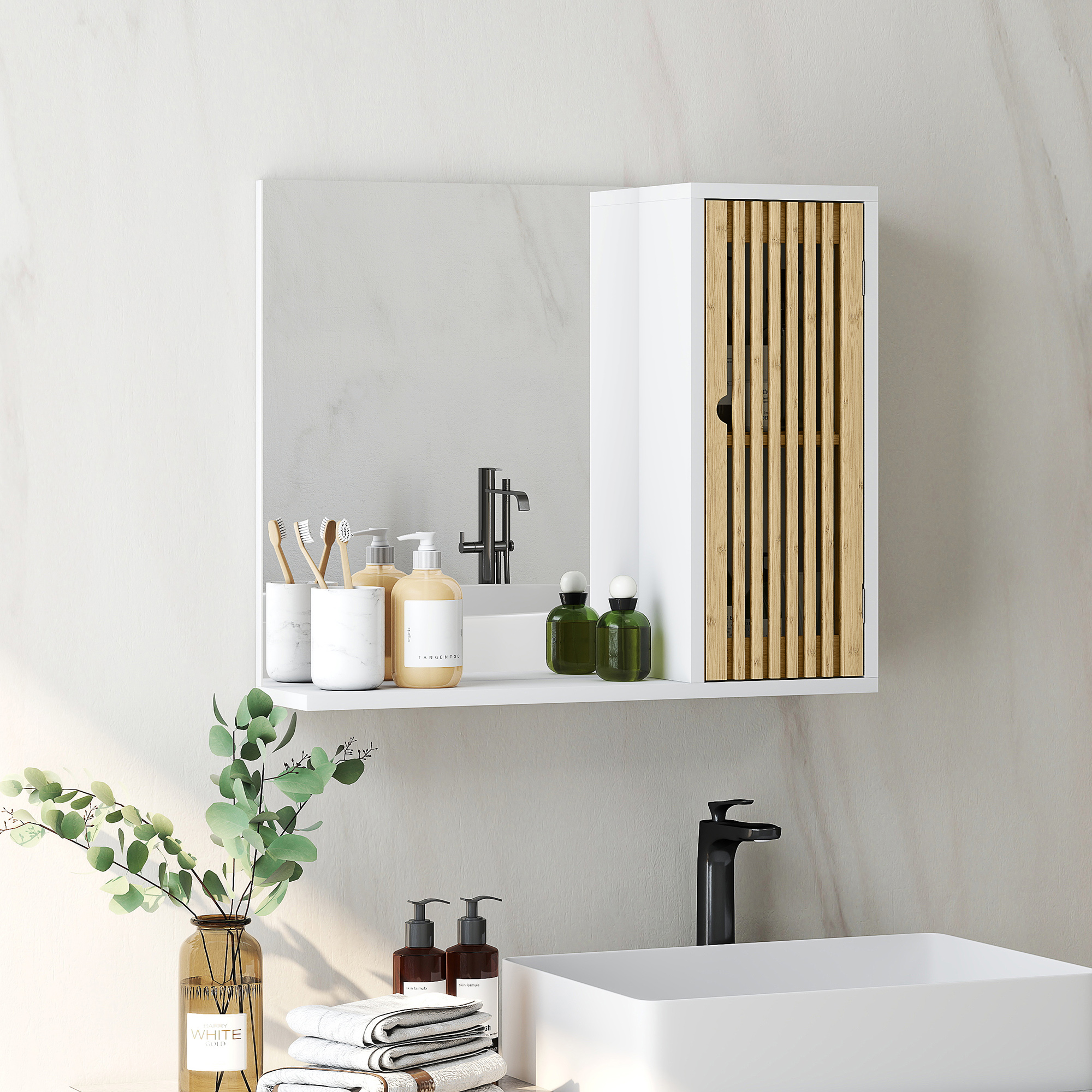 Armario de baño con espejo, puerta de listones, lavabo y eucalipto verde en jarrón sobre pared clara.