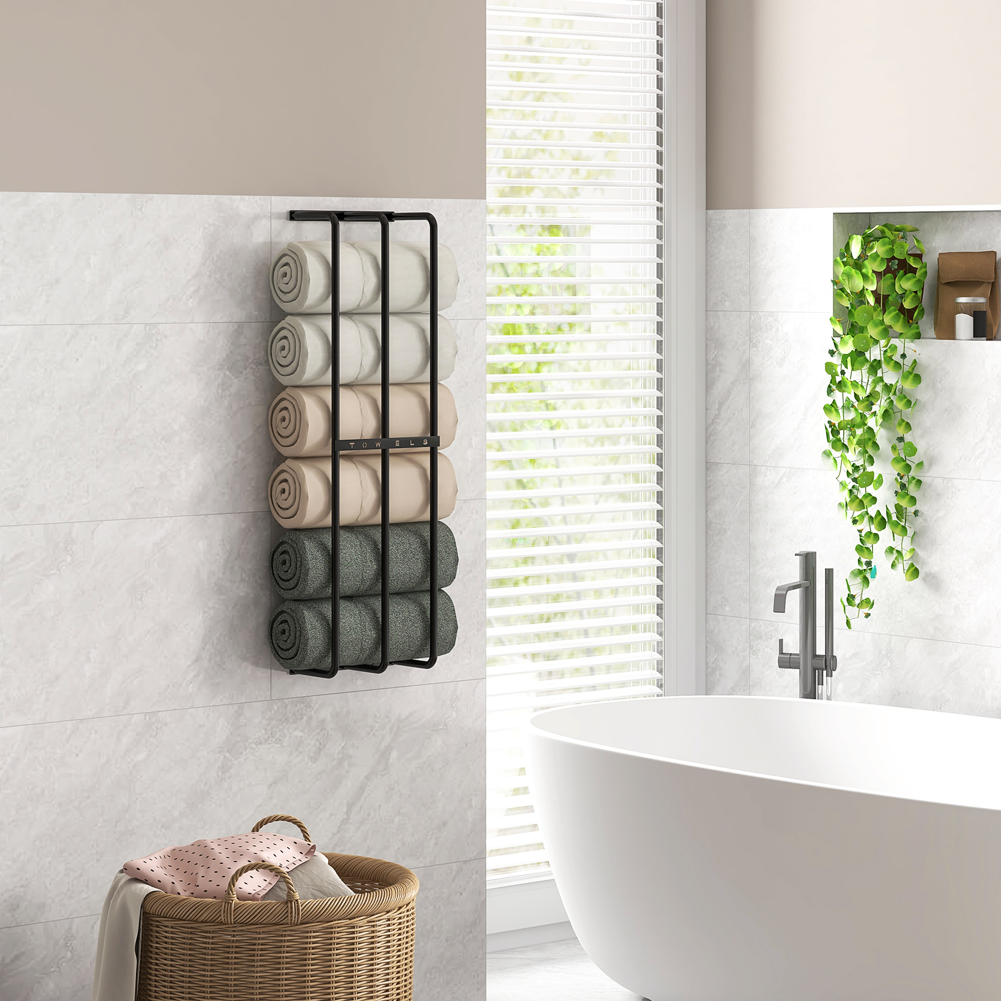 Pared de baño moderna con un toallero negro con toallas enrolladas, junto a una bañera blanca.