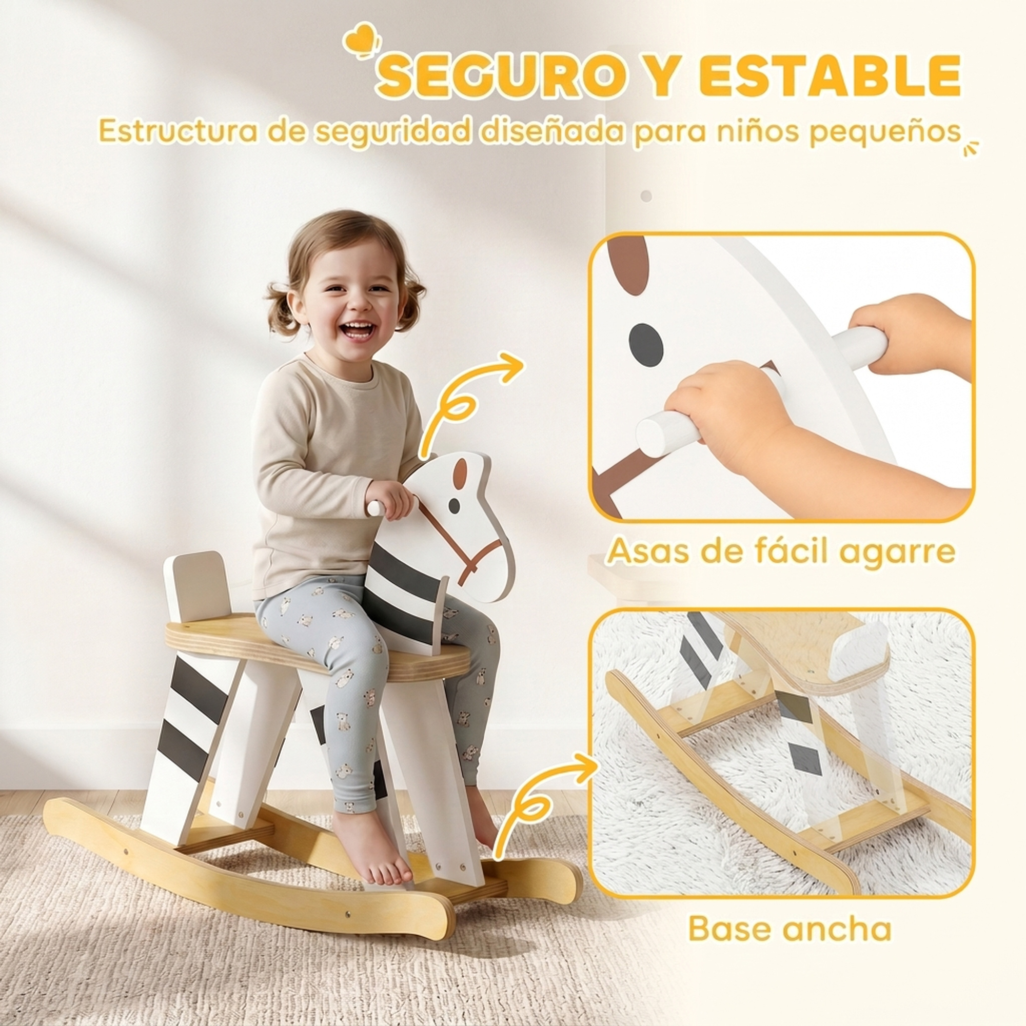 Niño sonriente en un caballo balancín de madera con detalles de asas y base.
