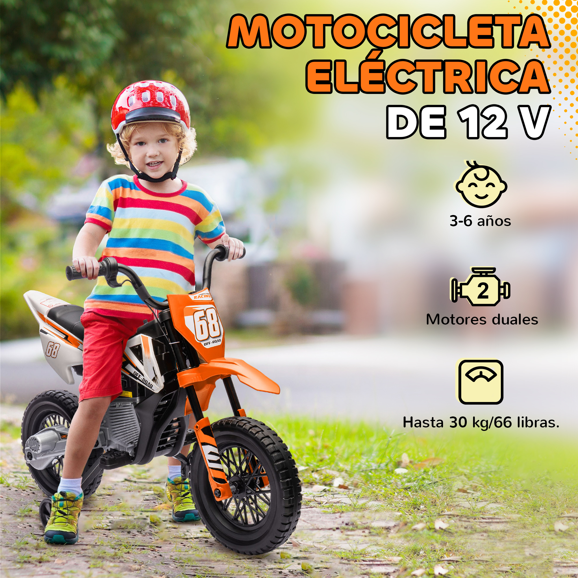 Un niño con casco monta en una moto eléctrica infantil naranja y blanca sobre césped.