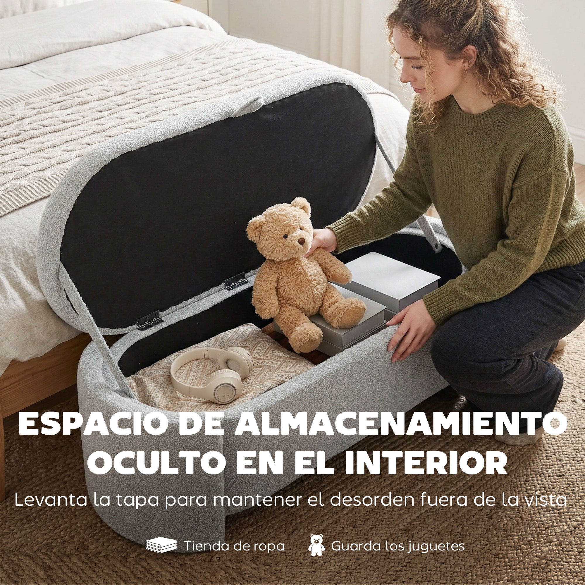 Mujer abre un banco de almacenamiento gris con un osito y manta.
