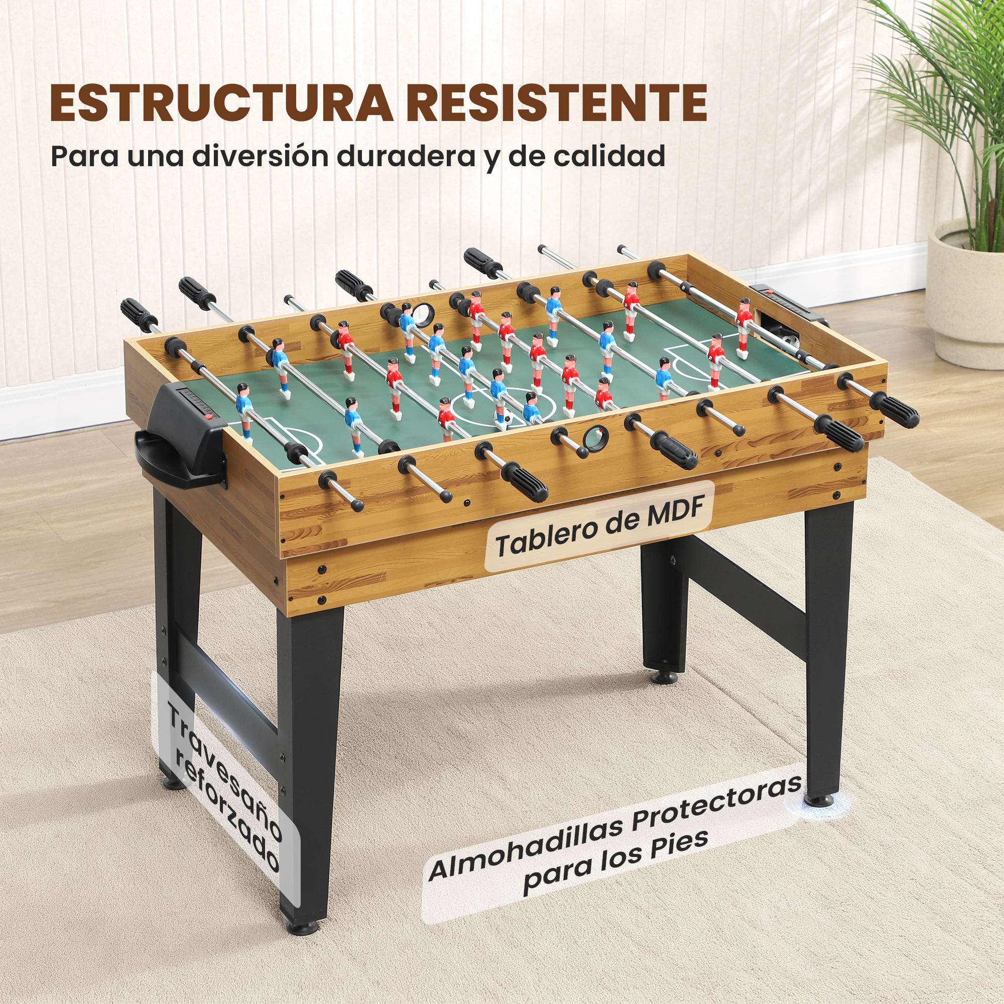Un futbolín de madera con campo verde sobre una alfombra en una habitación luminosa.