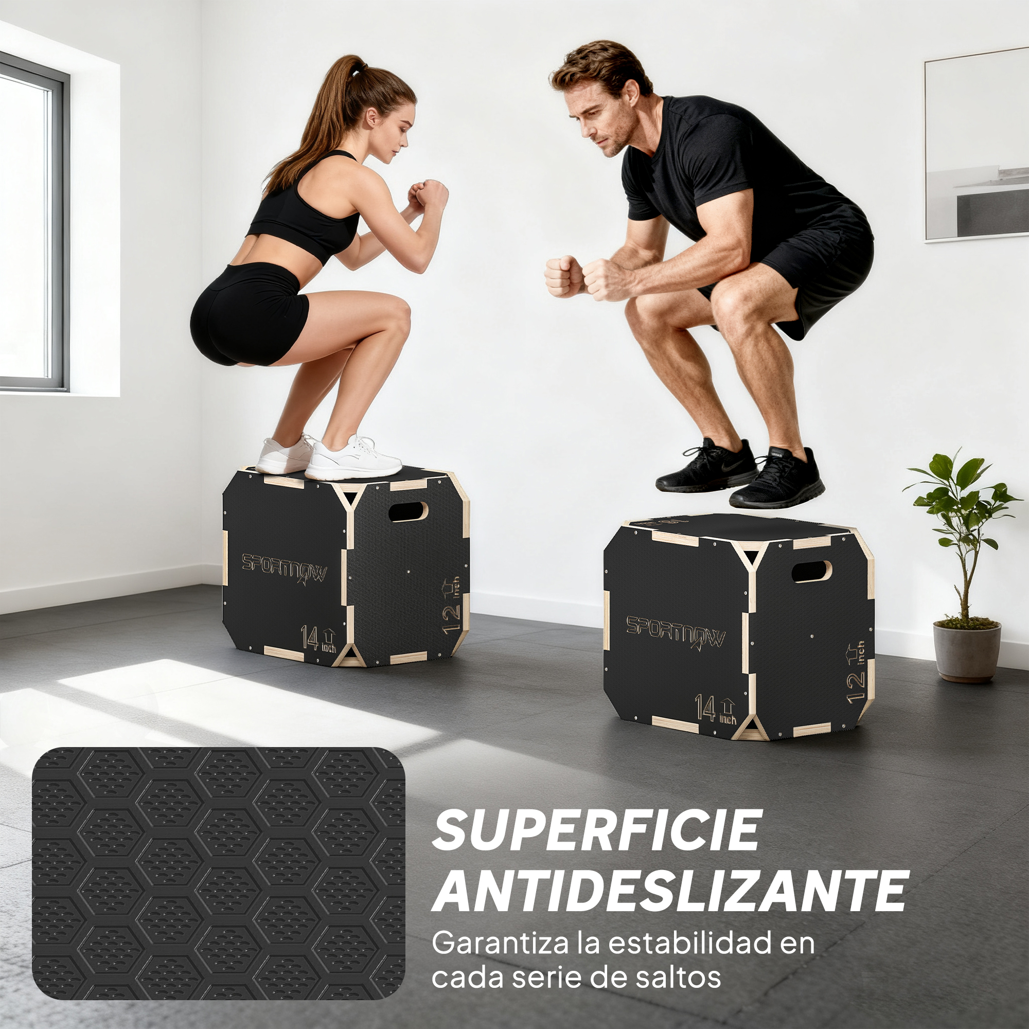Un hombre y una mujer con ropa deportiva saltan sobre cajones pliométricos negros en una habitación.