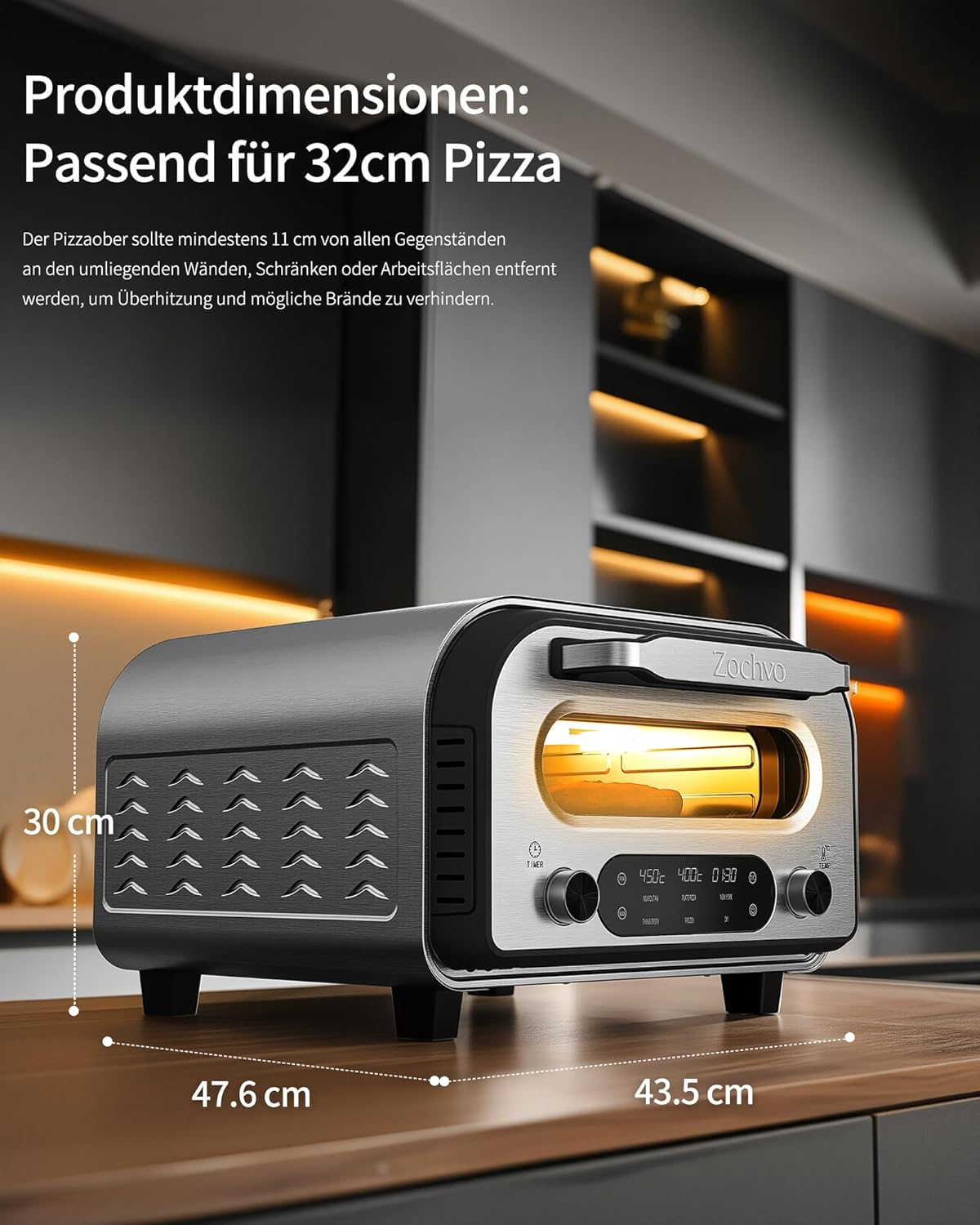 Edelstahl-Ofen mit digitalem Display auf einer Holzarbeitsfläche in einer modernen Küche mit Maßen.