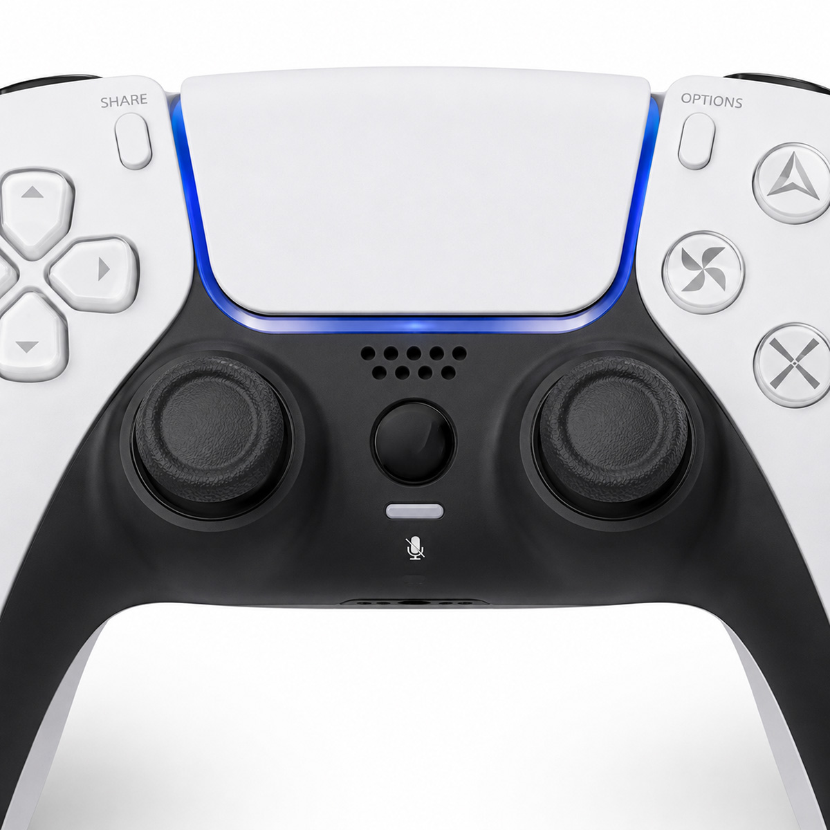 Vista de cerca de un mando DualSense de PlayStation 5 blanco y negro con iluminación azul.
