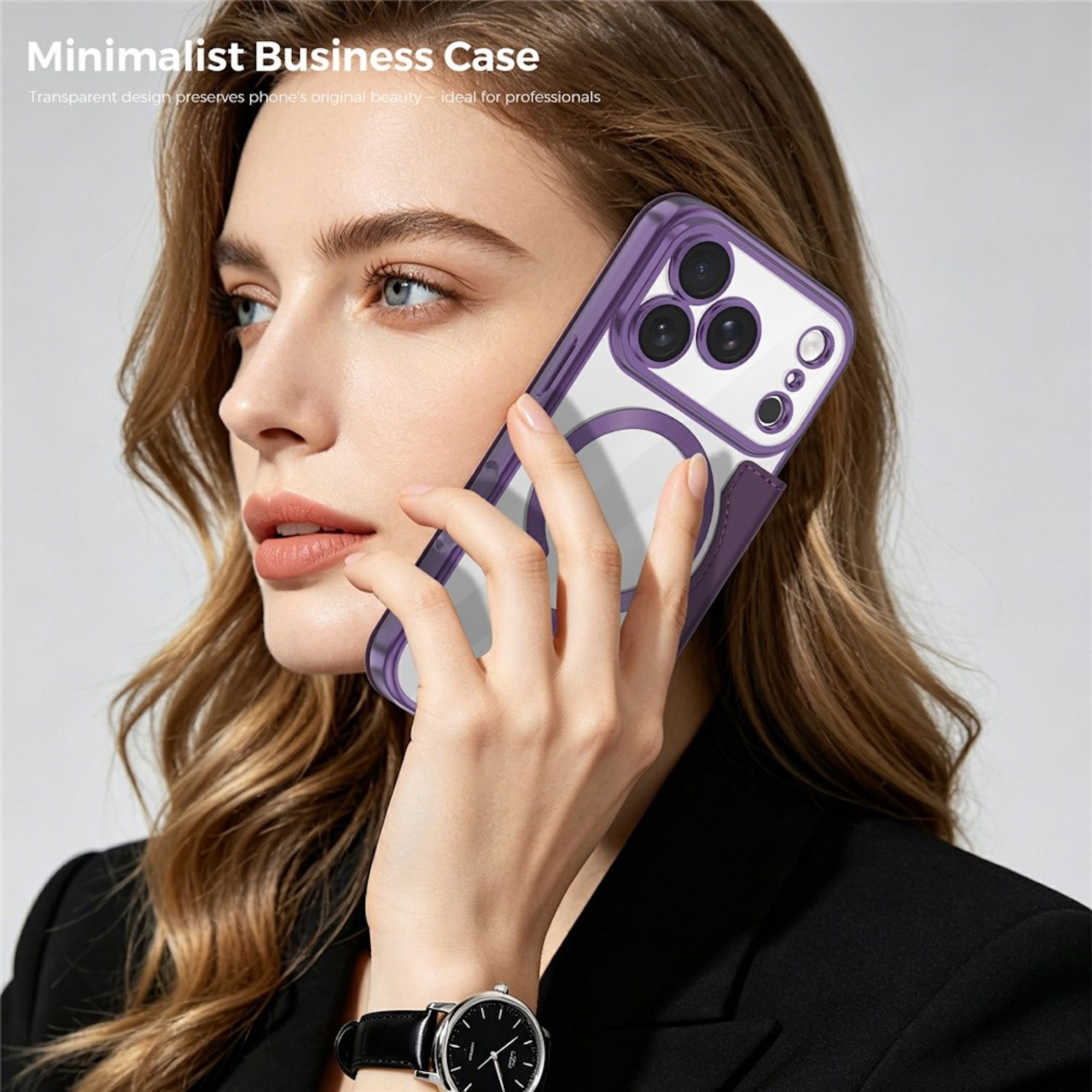 Eine Frau hält ein Smartphone mit lila-transparentem Cover ans Ohr.