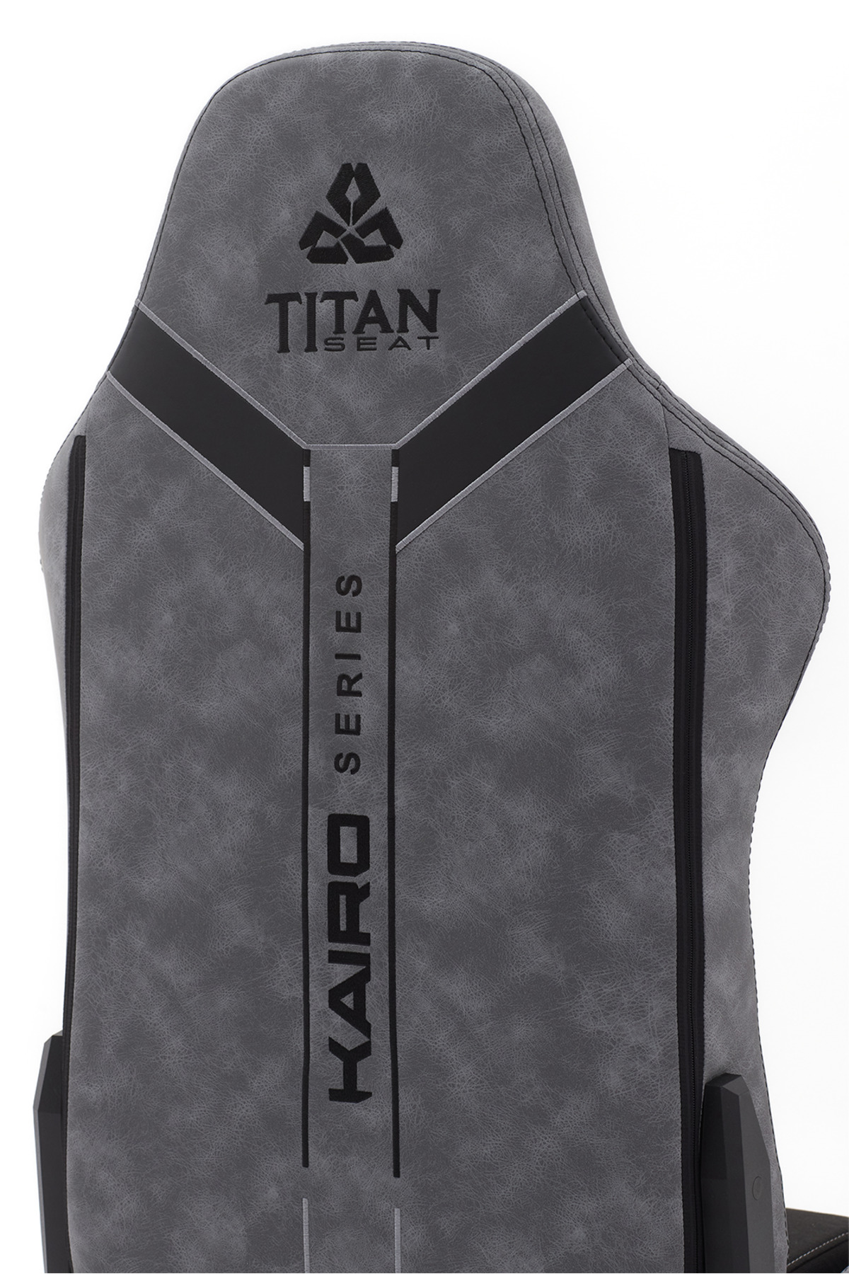 Kairo Series yazılı gri Titan Seat oyuncu koltuğu.