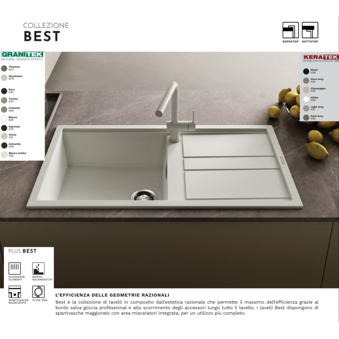 Un modern lavello da cucina in composito beige con rubinetto su un piano di marmo scuro.