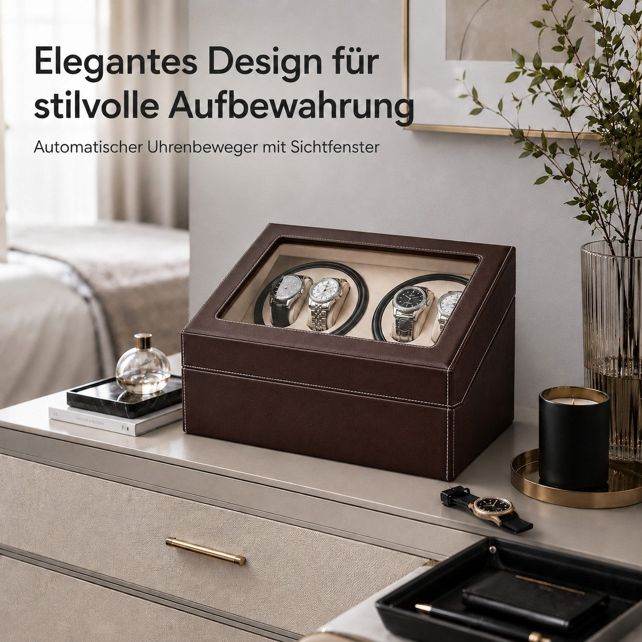 Eine braune Leder-Uhrenbox mit vier Uhren auf einem Regal, umgeben von Dekoration.