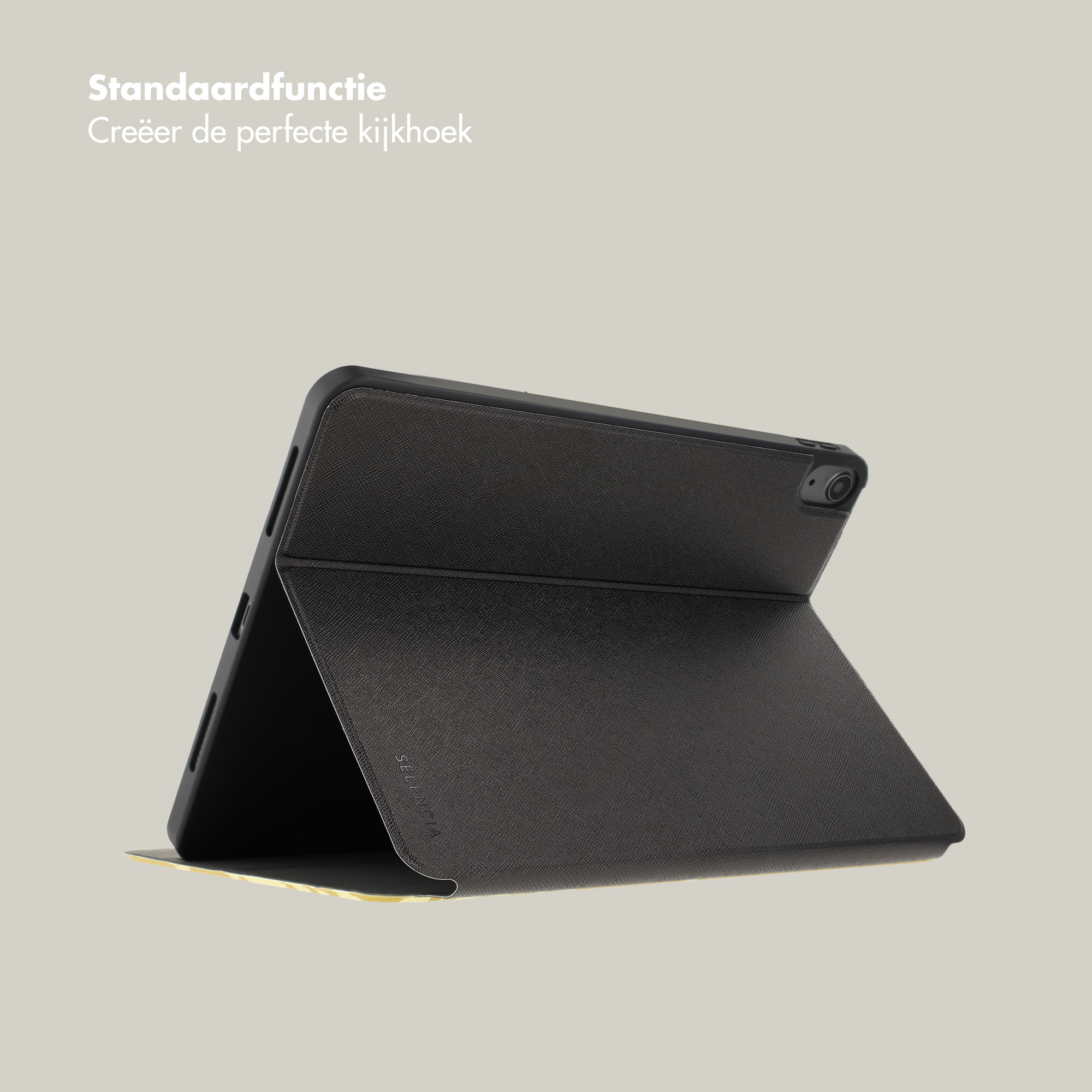 Een zwarte tablet in een opvouwbare hoes die als standaard dient tegen een grijze achtergrond.