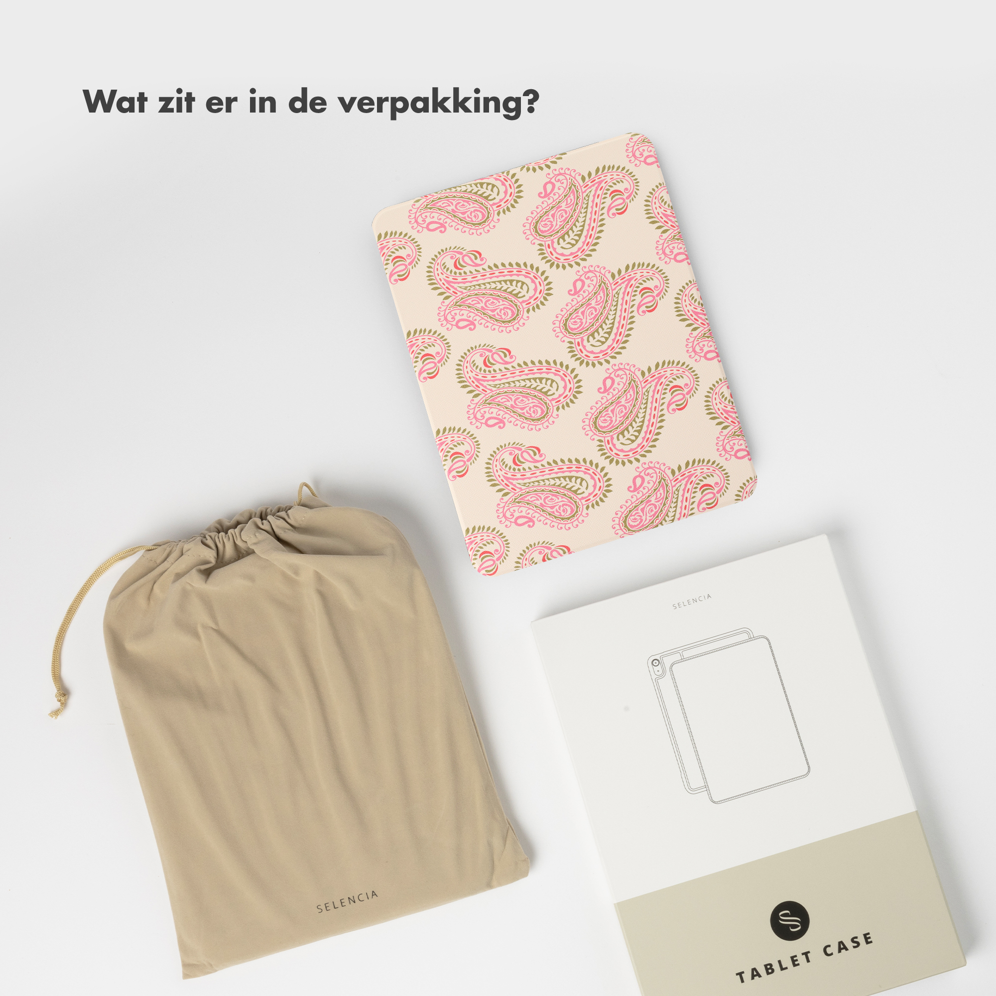Un étui pour tablette rose à motif paisley, une pochette beige et une boîte sur fond clair.