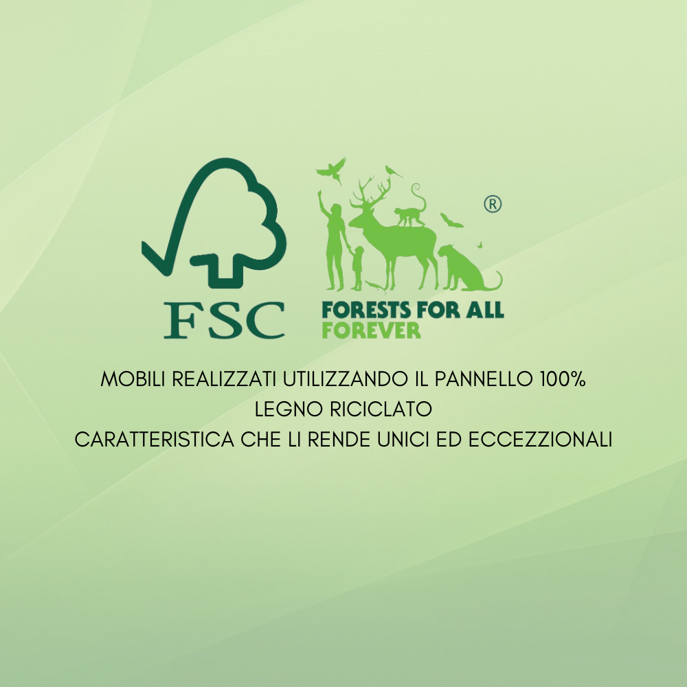 Logo FSC e animali della foresta con testo italiano sui mobili in legno riciclato su sfondo verde.