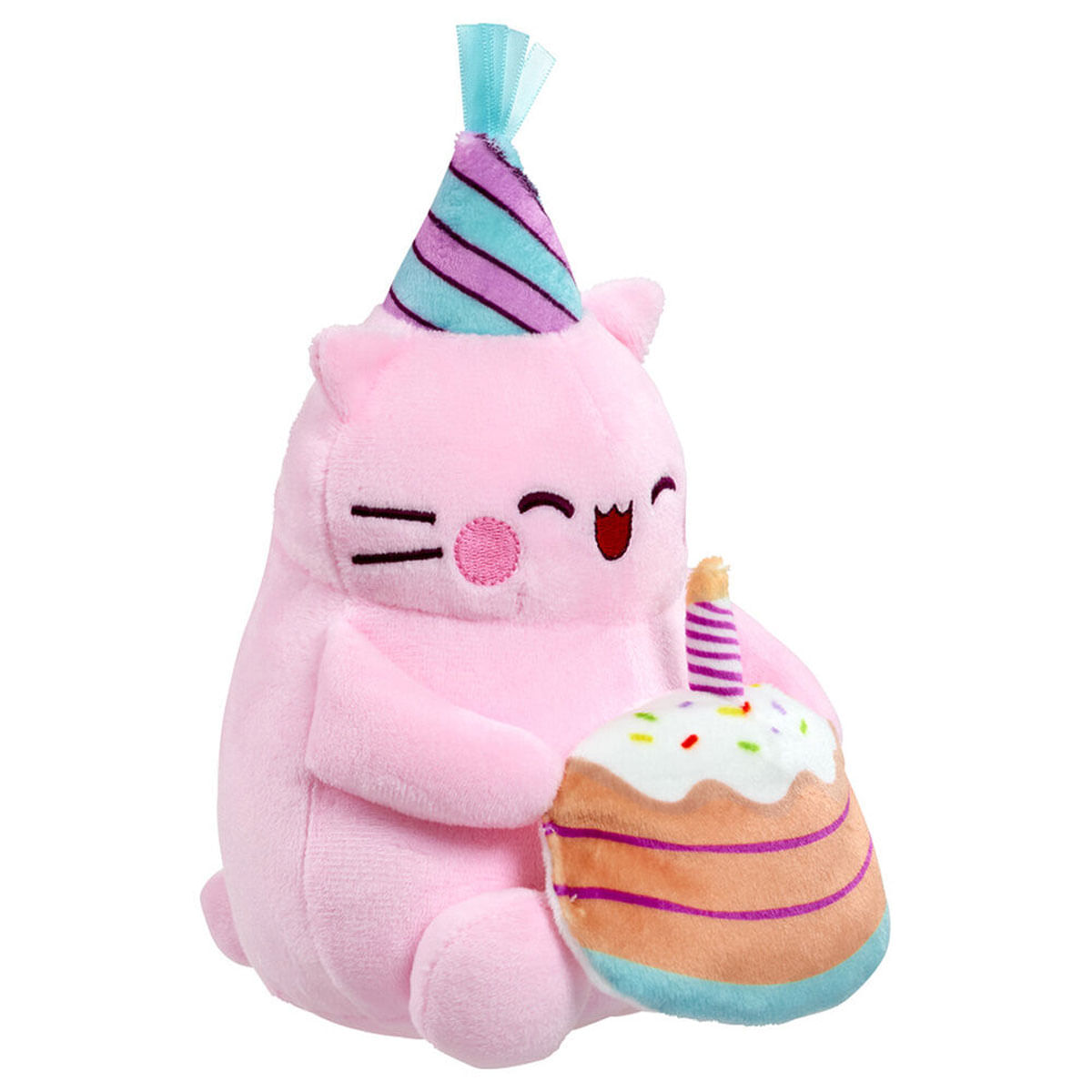 Gato de peluche rosa con sombrero de fiesta sostiene un pastel.