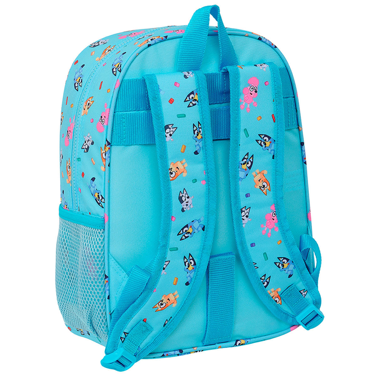 Una mochila infantil azul claro con personajes de Bluey, correas ajustables y un bolsillo de red lateral.
