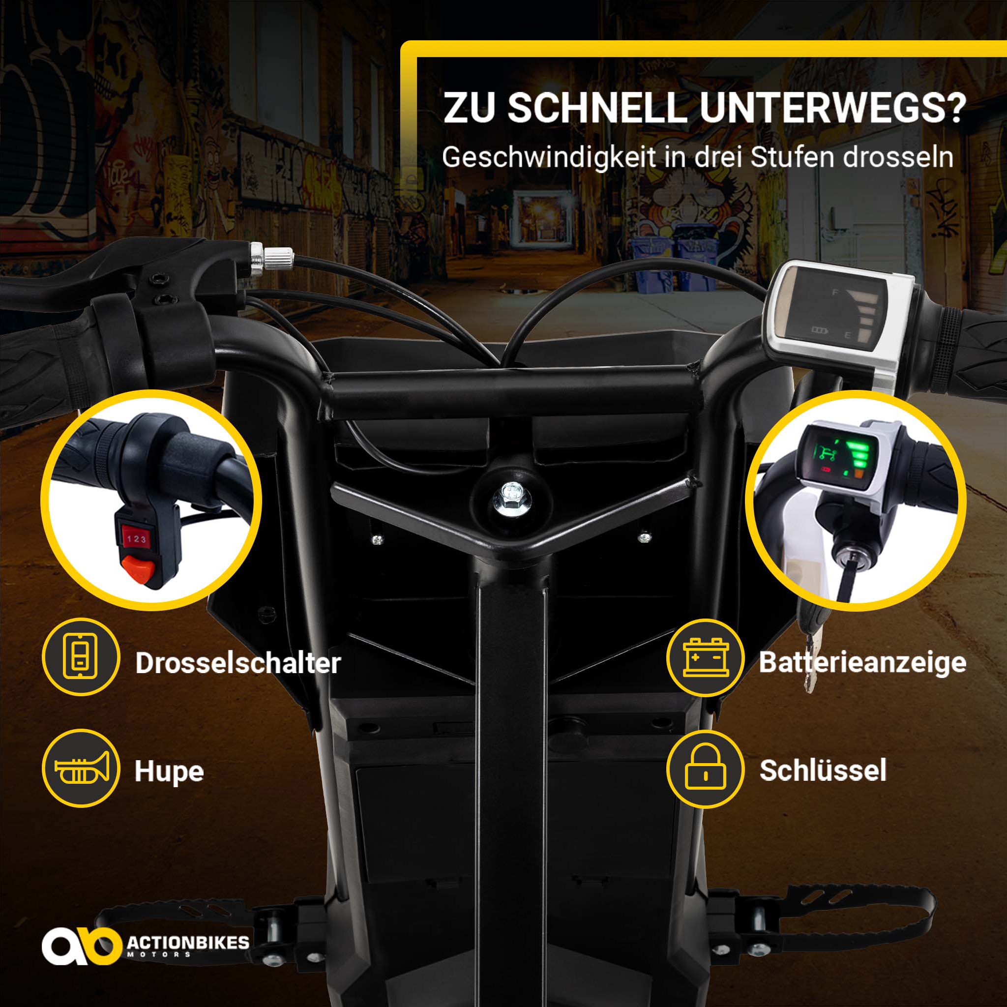 E-Scooter Lenker mit Drosselschalter, Batterieanzeige, Hupe und Schlüsselschalter vor einer beleuchteten Gasse.