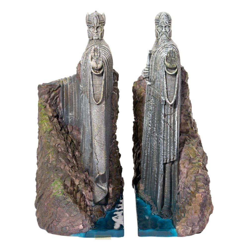 Dos sujetalibros grises de El Señor de los Anillos con figuras de reyes en acantilados rocosos y un río azul.
