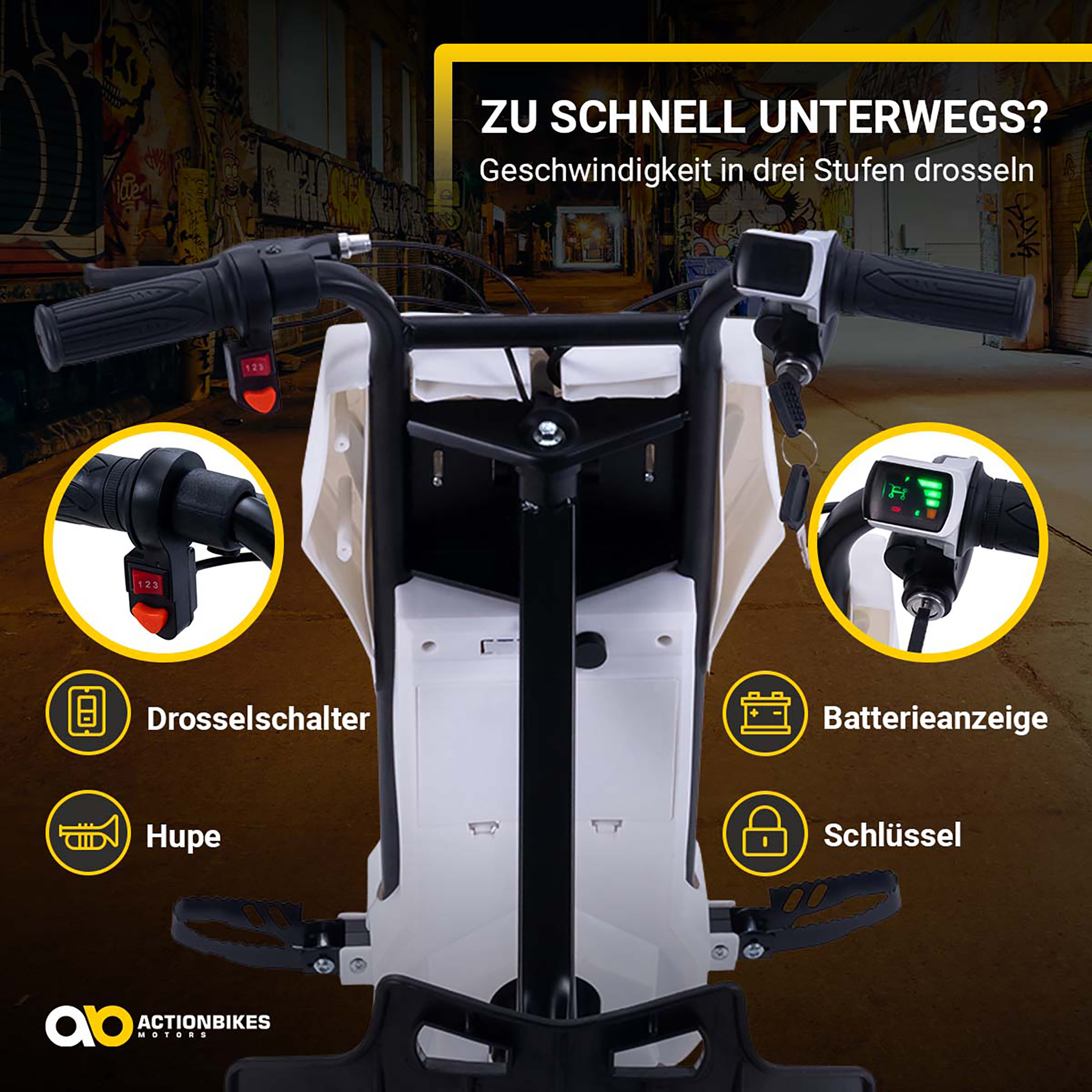 E-Scooter Lenker mit Drosselschalter, Hupe, Batterieanzeige und Schlüssel, vor urbanem Hintergrund.