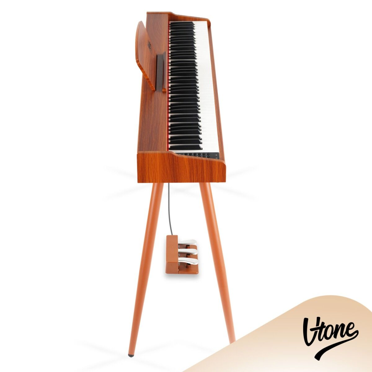 Ein elegantes E-Piano aus Holz mit Ständer und Pedalen vor weißem Hintergrund.