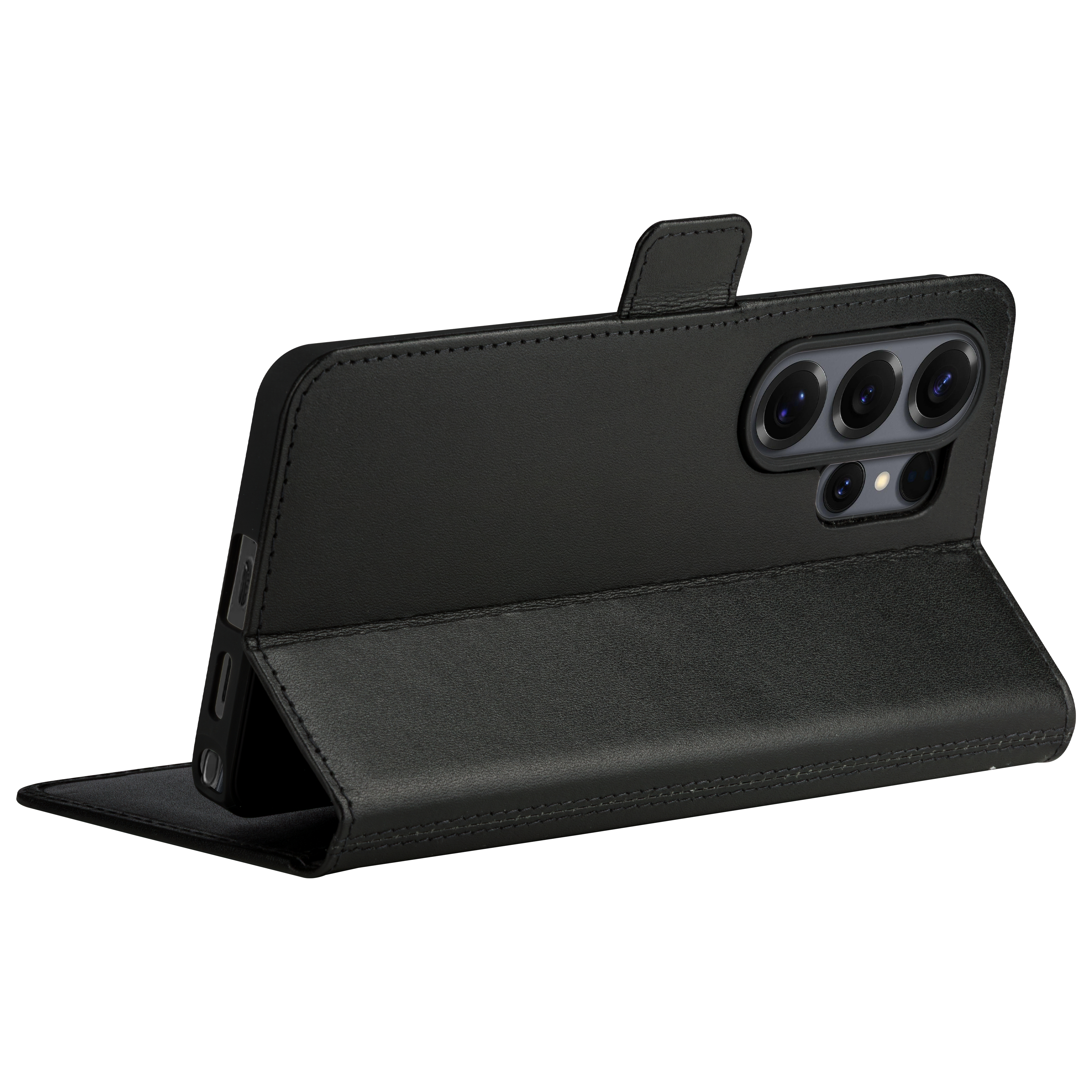 Ein schwarzes Smartphone in einer Lederklapphülle, die als Ständer dient und die Rückkameras zeigt.